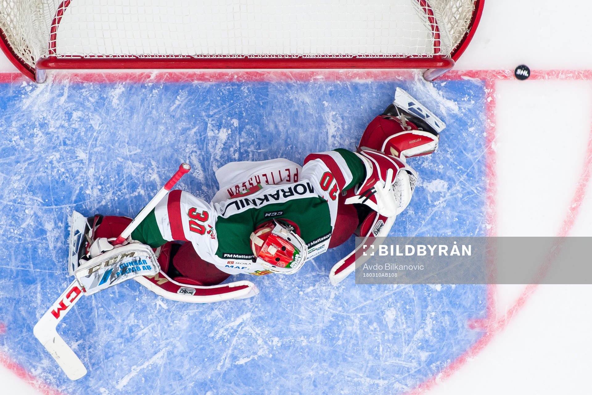 Moras målvakt Mattias Pettersson gör en räddning