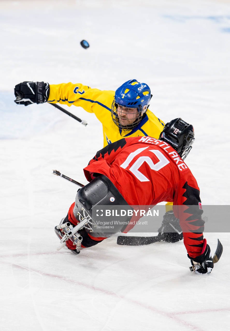 Niklas Ingvarsson of Sweden and Greg Westlake of Canada