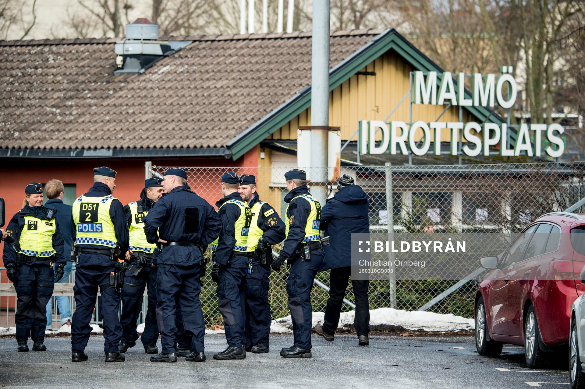 Polisen förbereder sig