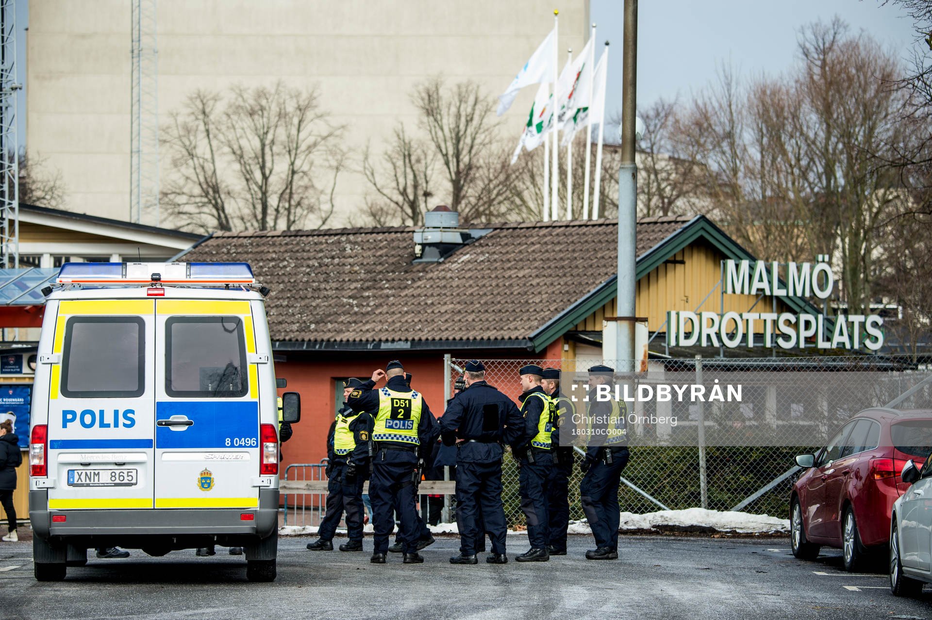 Polisen förbereder sig
