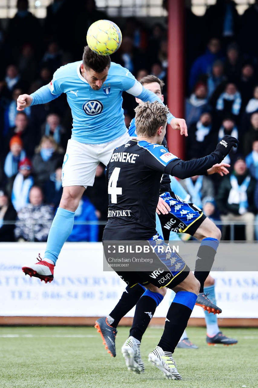 Malmö FFs Markus Rosenberg i nickduell med IFK Göteborgs