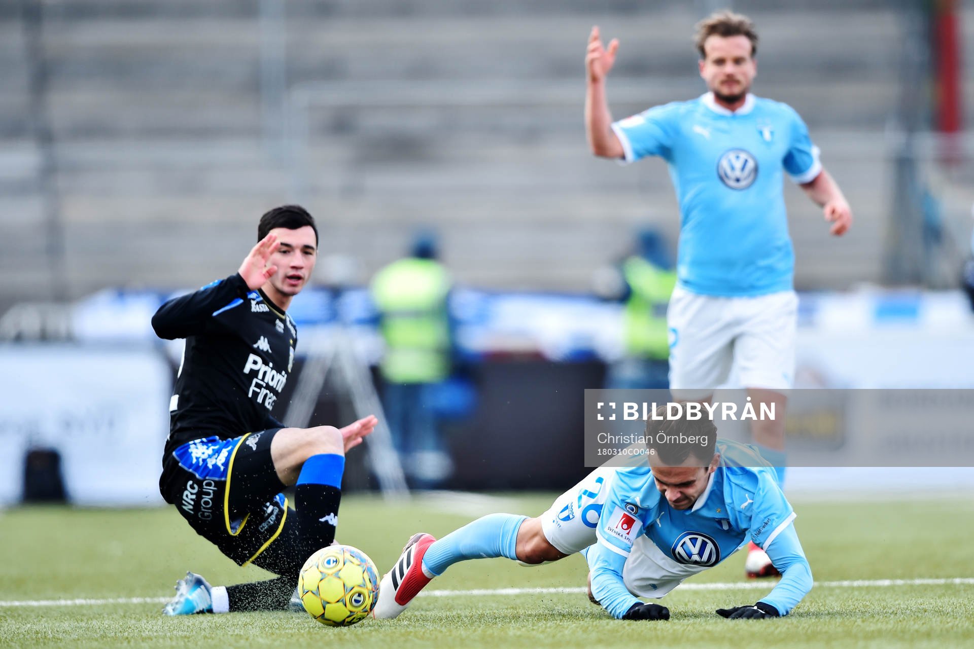 IFK Göteborgs Giorgi Kharaishvili fäller Malmö FFs