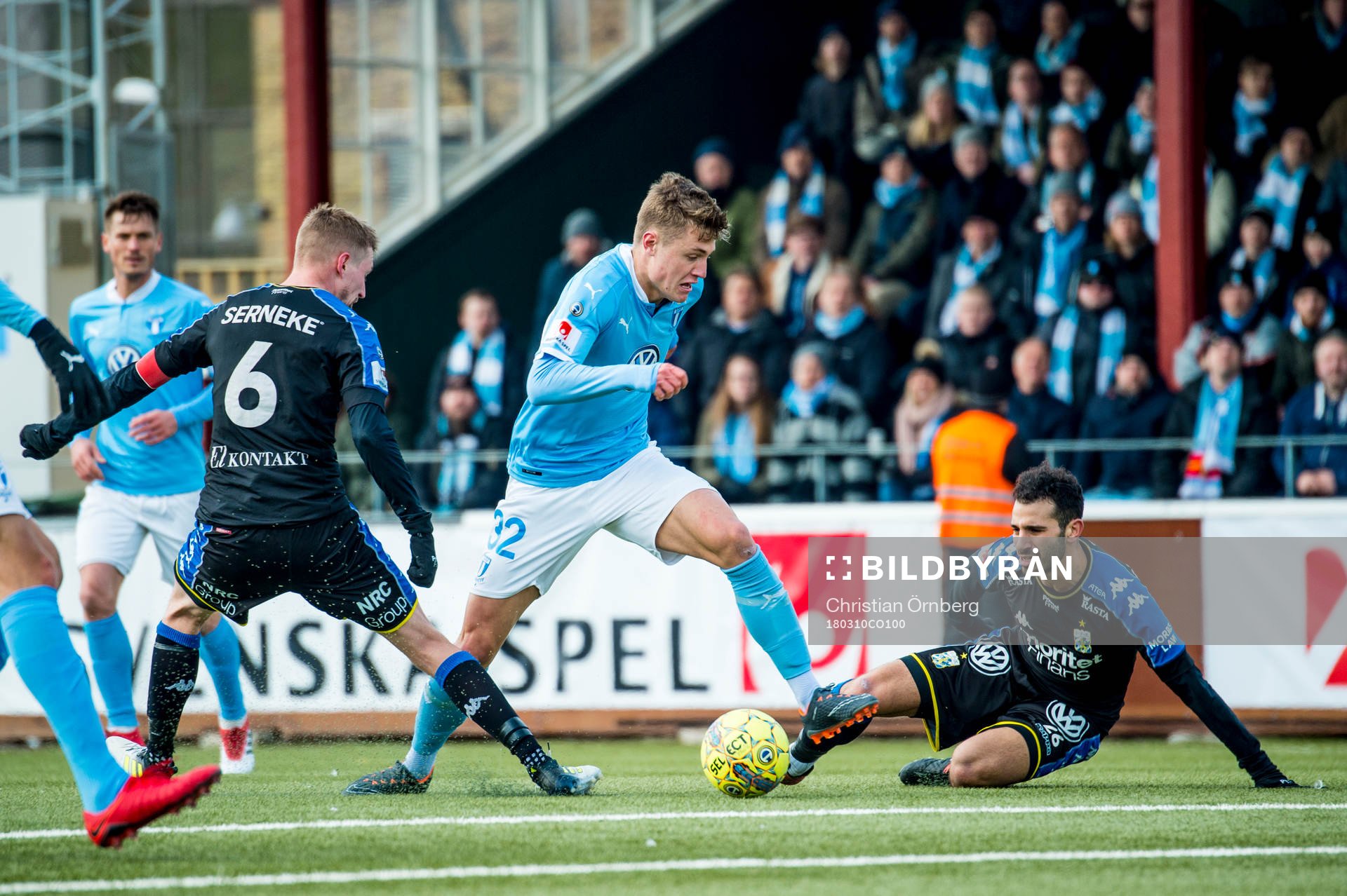 Malmö FFs Mattias Svanberg mot IFK Göteborgs Sebastian