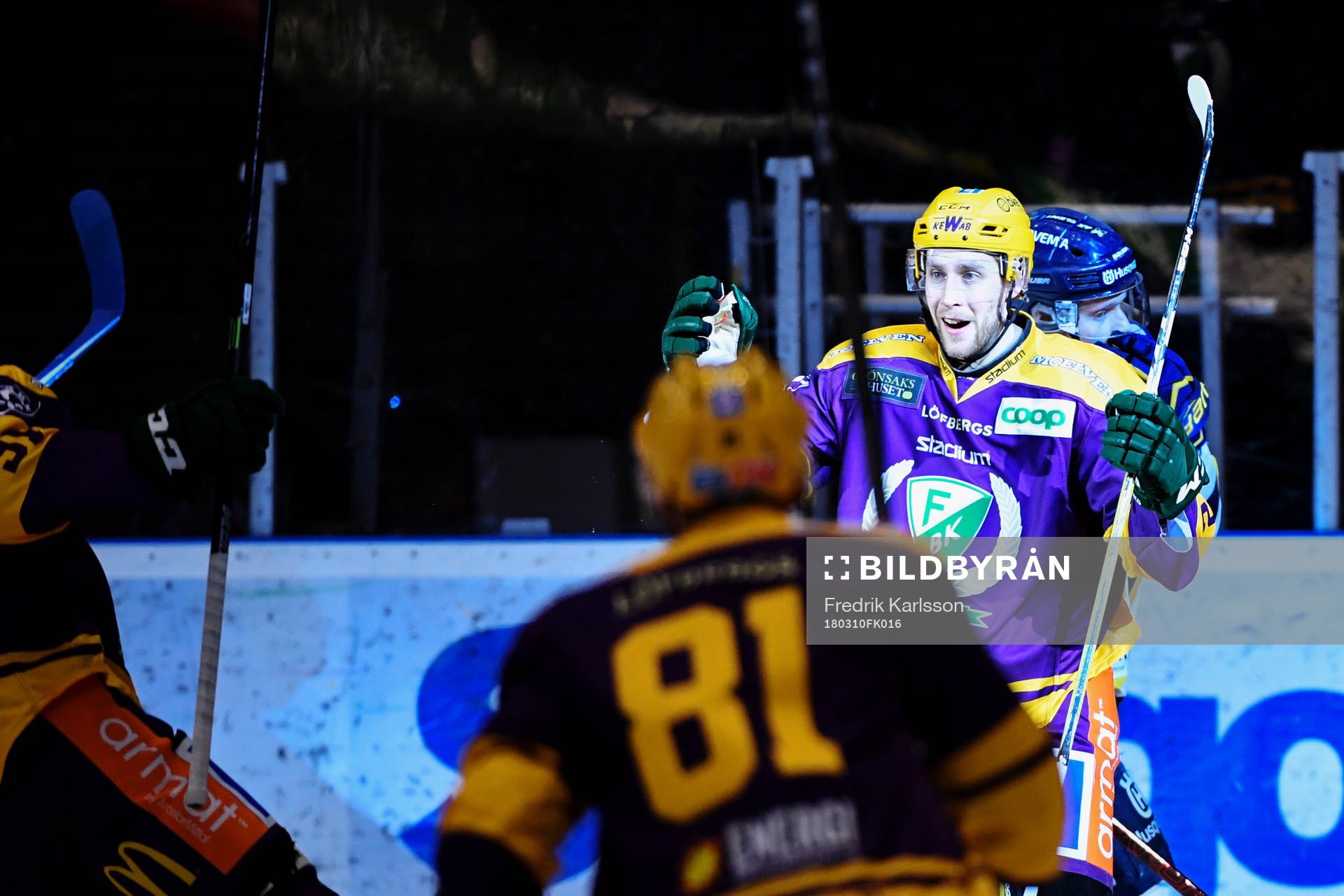 Färjestads Per Åslund jublar