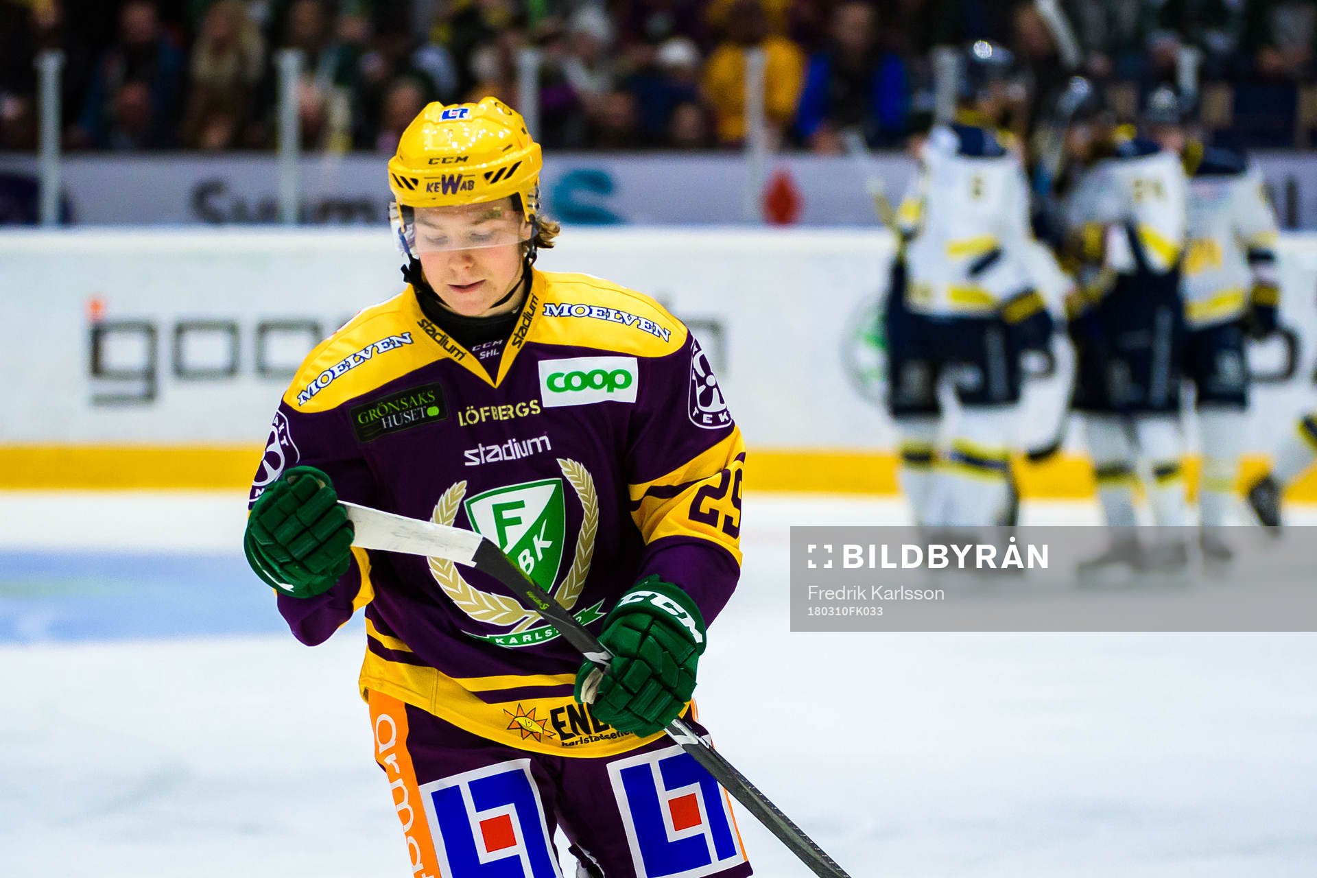 Färjestads Oskar Steen deppar