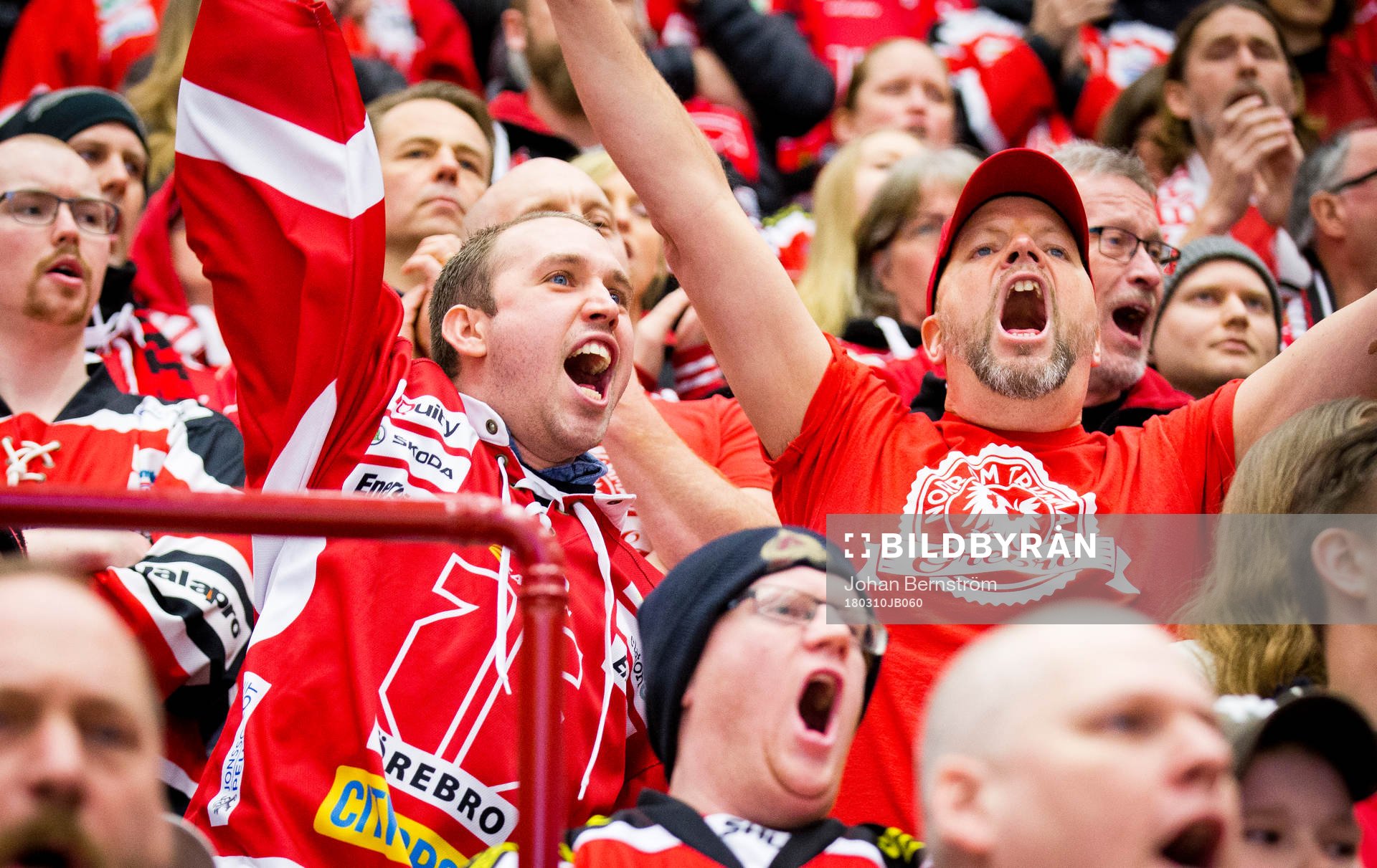 Glada miner hos Örebrosupportrarna