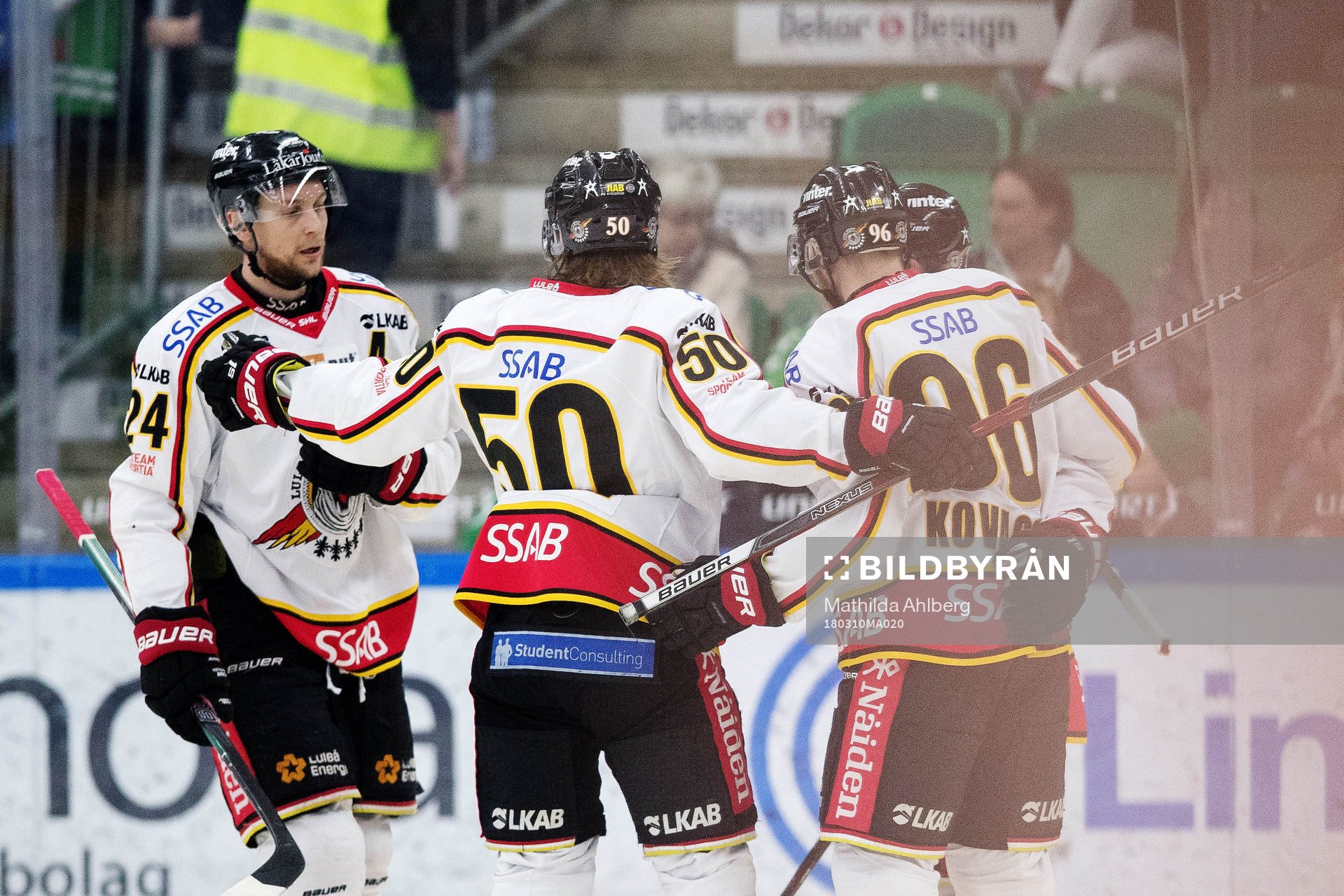 Luleås Johan Harju, Daniel Sondell och Robin Kovacs jublar