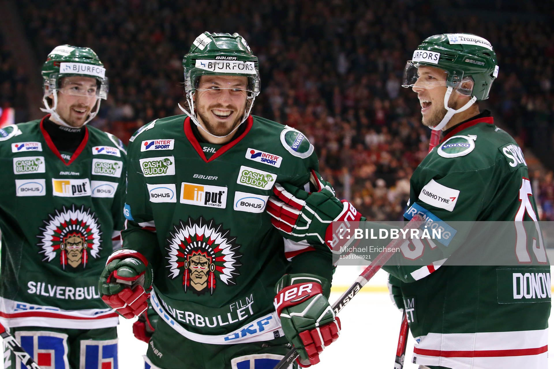 Frölundas Sebastian Stålberg jublar Matt Donovan