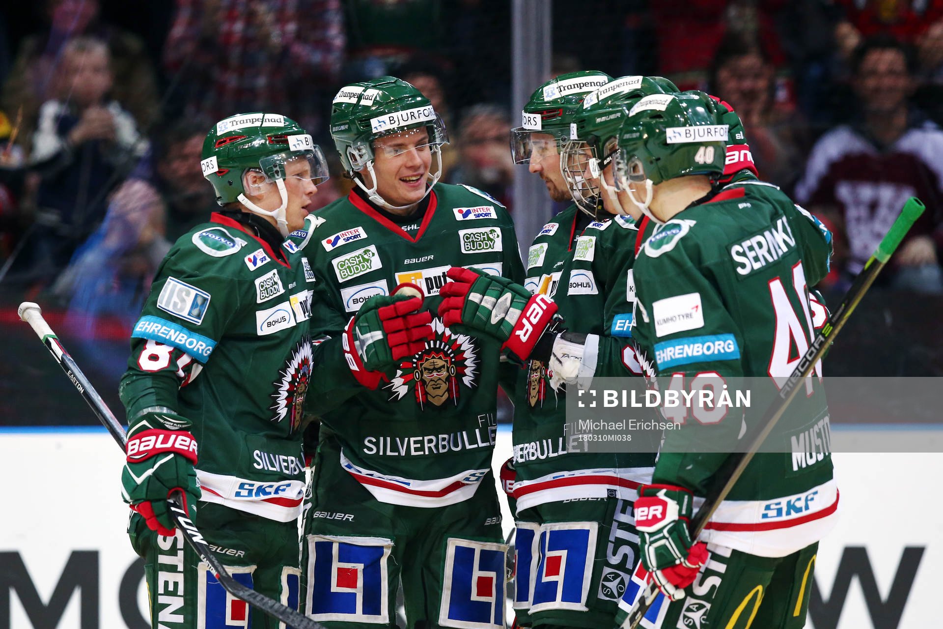 Frölundas Victor Olofsson (mitten) jublar med Ryan Lasch,