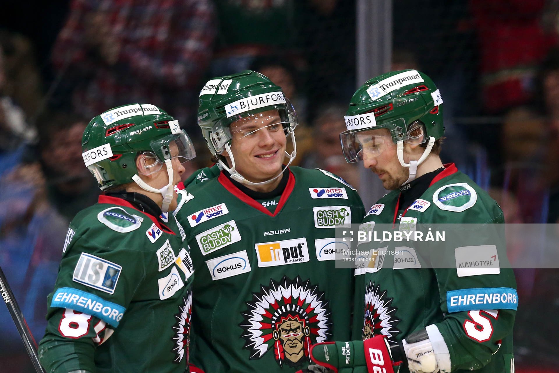 Frölundas Victor Olofsson (mitten) jublar med Ryan Lasch