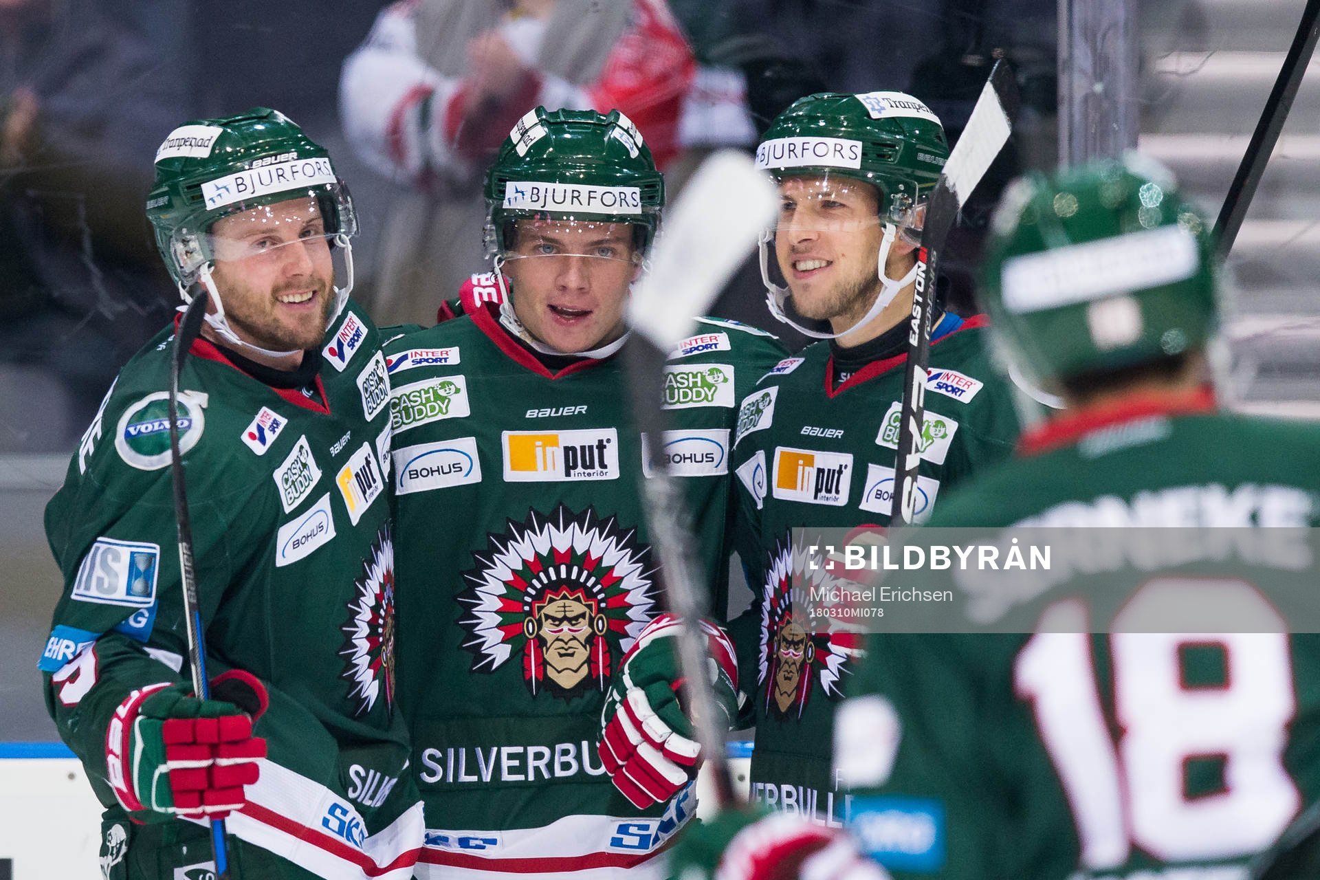 Frölundas Victor Olofsson jublar med lagkamraterna Jan