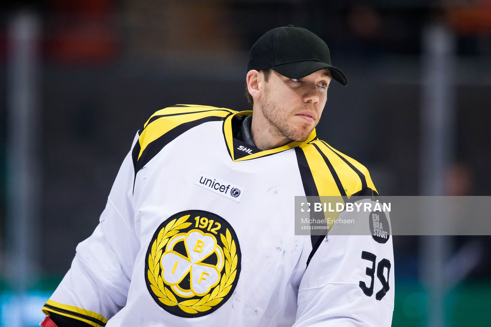 Brynäs målvakt Linus Fernström  ishockeymatchen i SHL