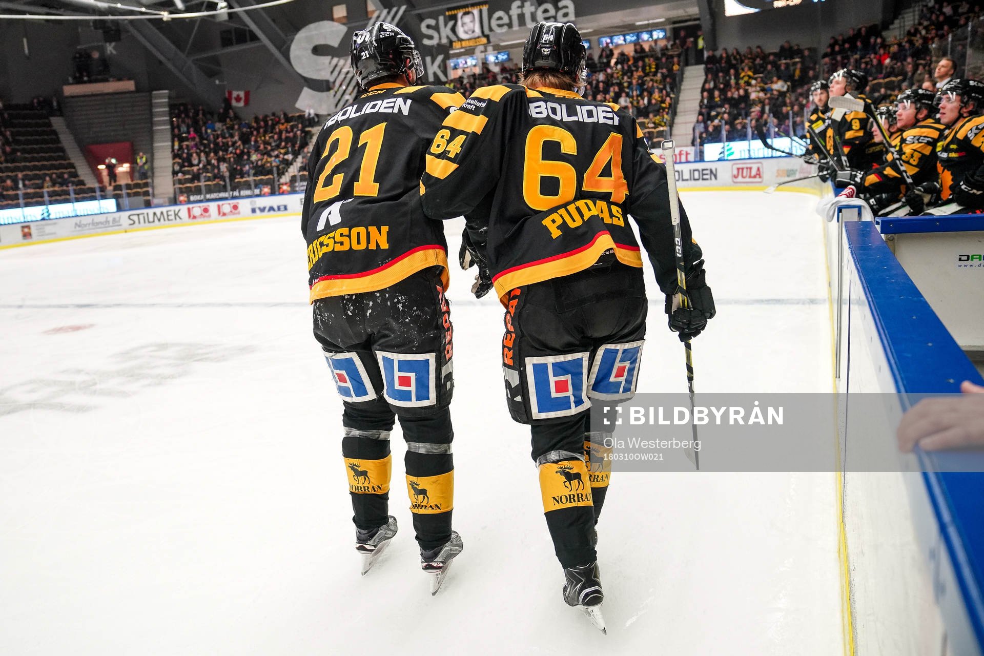Skellefteås Jimmie Ericsson utgår skadad hjälpt av