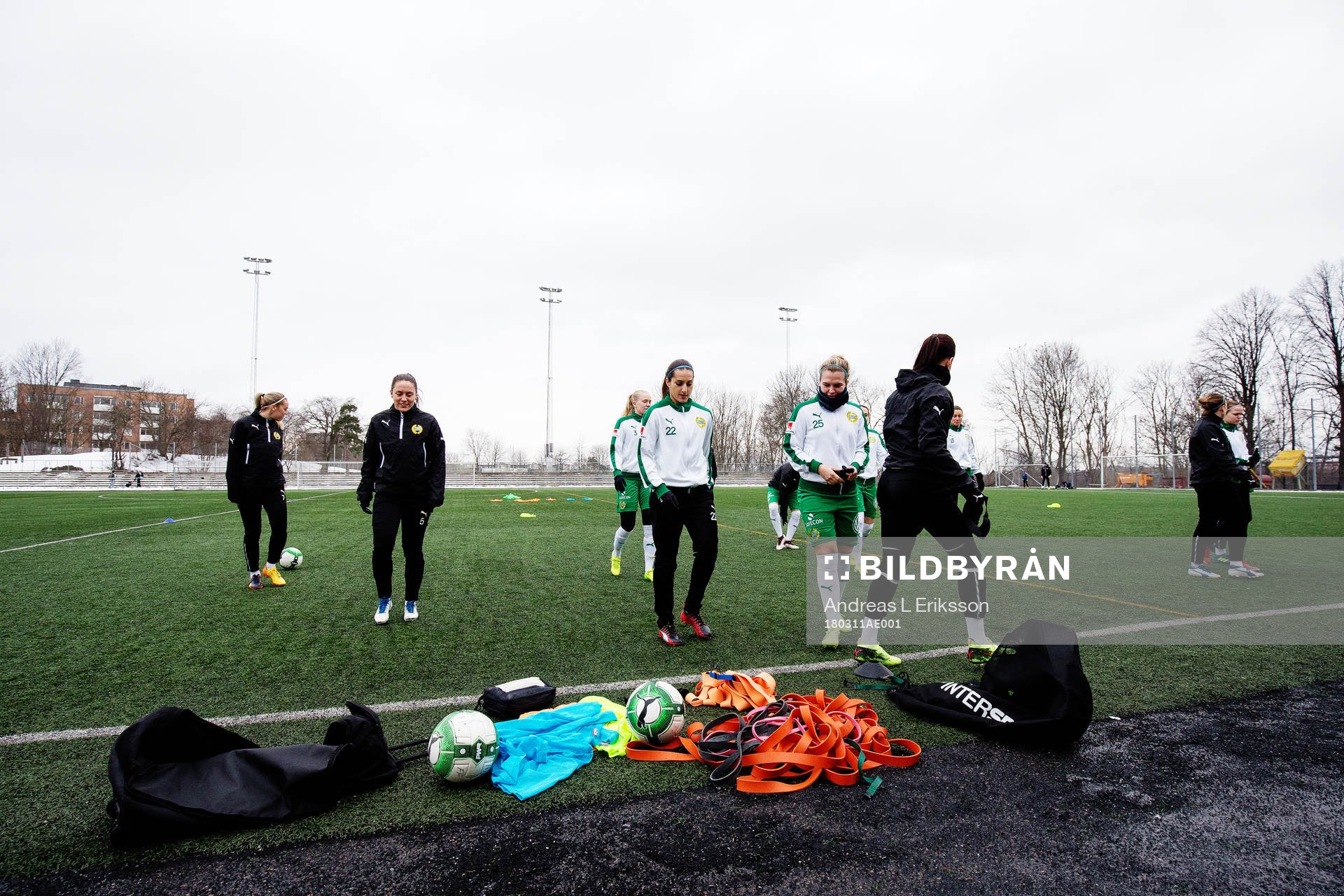 Hammarbys spelare värmer upp