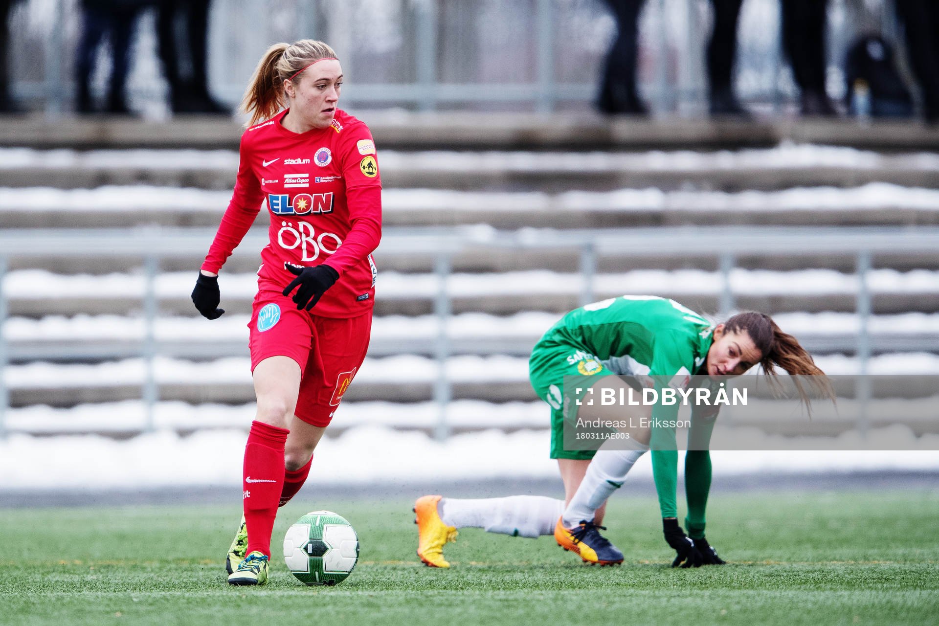 Örebros Freja Olofsson och Hammarbys Madeleine Tegström