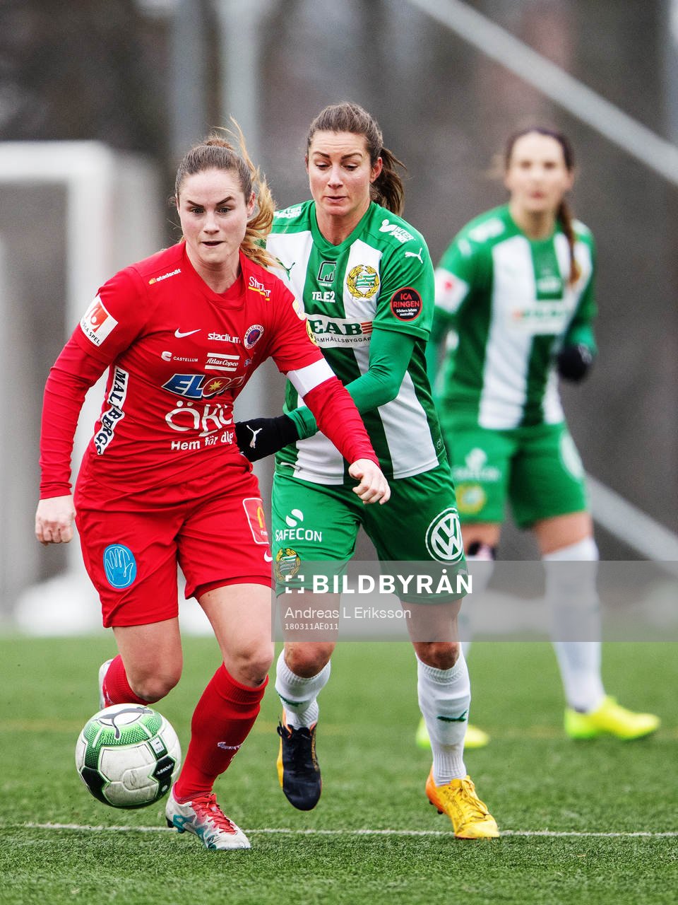 Örebros Hanne Gråhns och Hammarbys Madeleine Tegström i