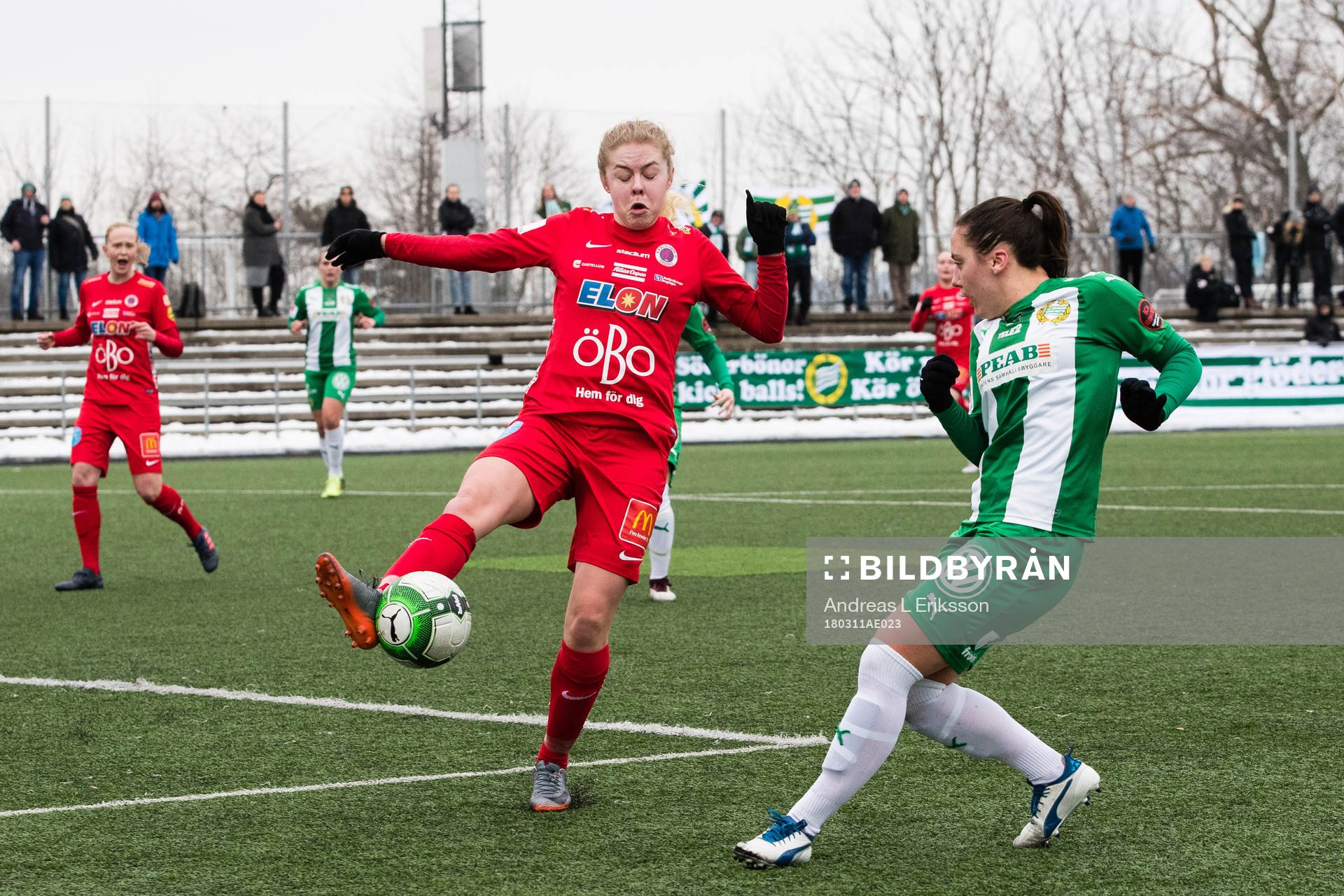 Örebros Maja Göthberg blockerar ett skott från Hammarbys