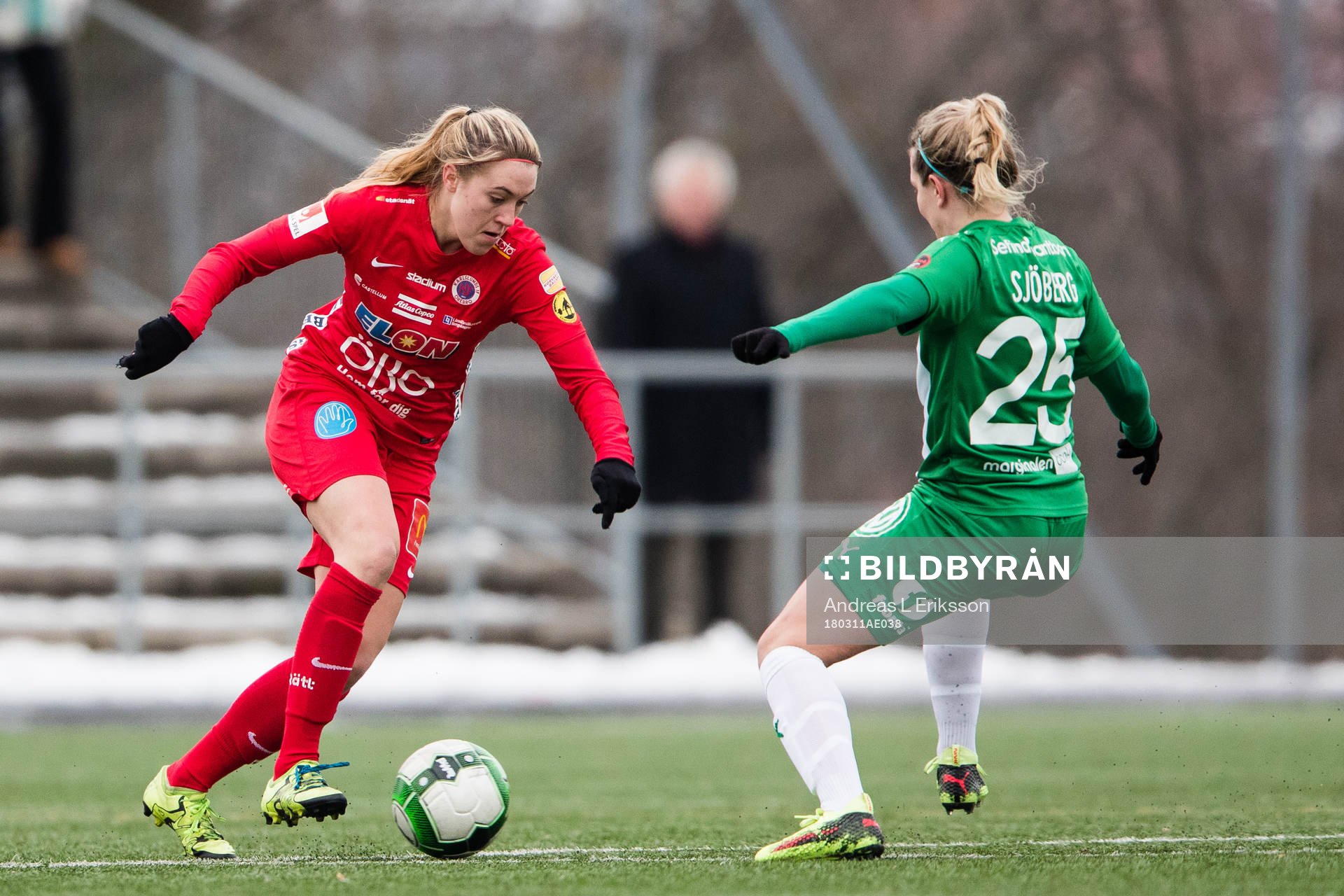 Örebros Rebecka Holm  och Hammarbys Frida Sjöberg