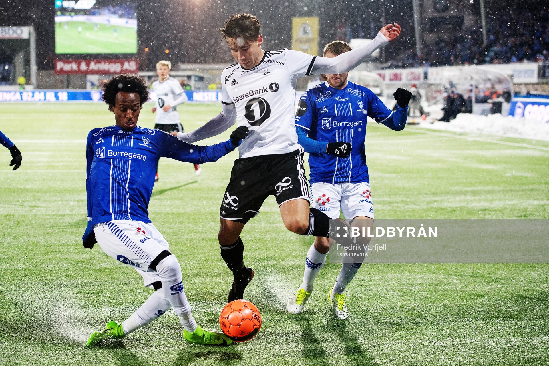 Amin Askar of Sarpsborg 08 and Anders Trondsen of Rosenborg