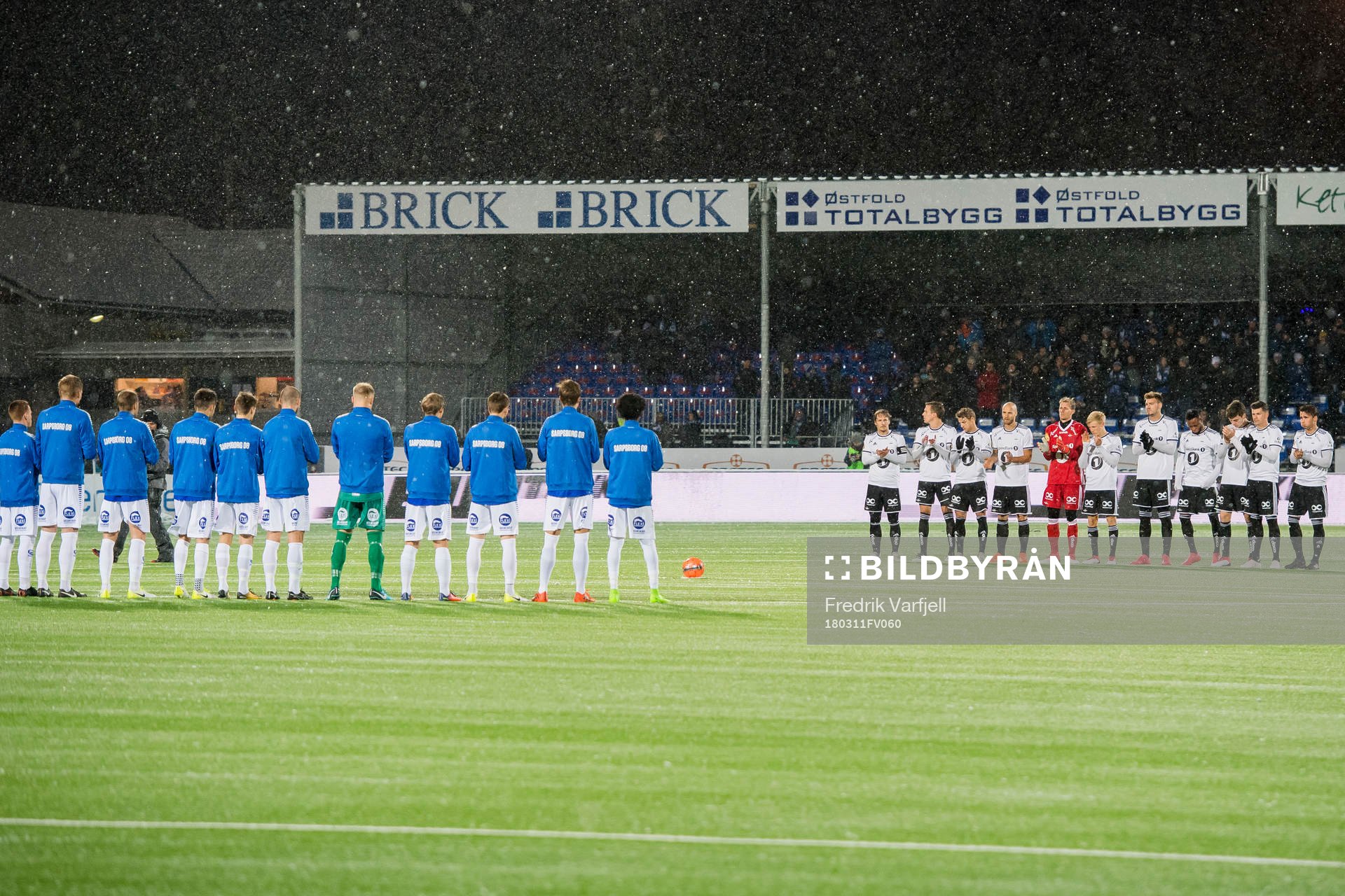 The players of Sarpsborg 08 and Rosenborg