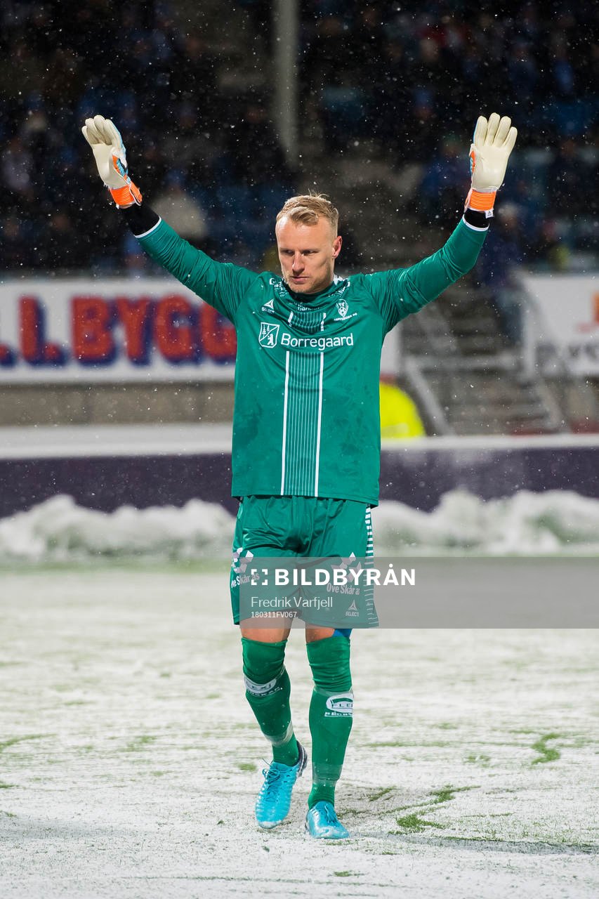 Goalkeeper Aslak Falch of Sarpsborg 08