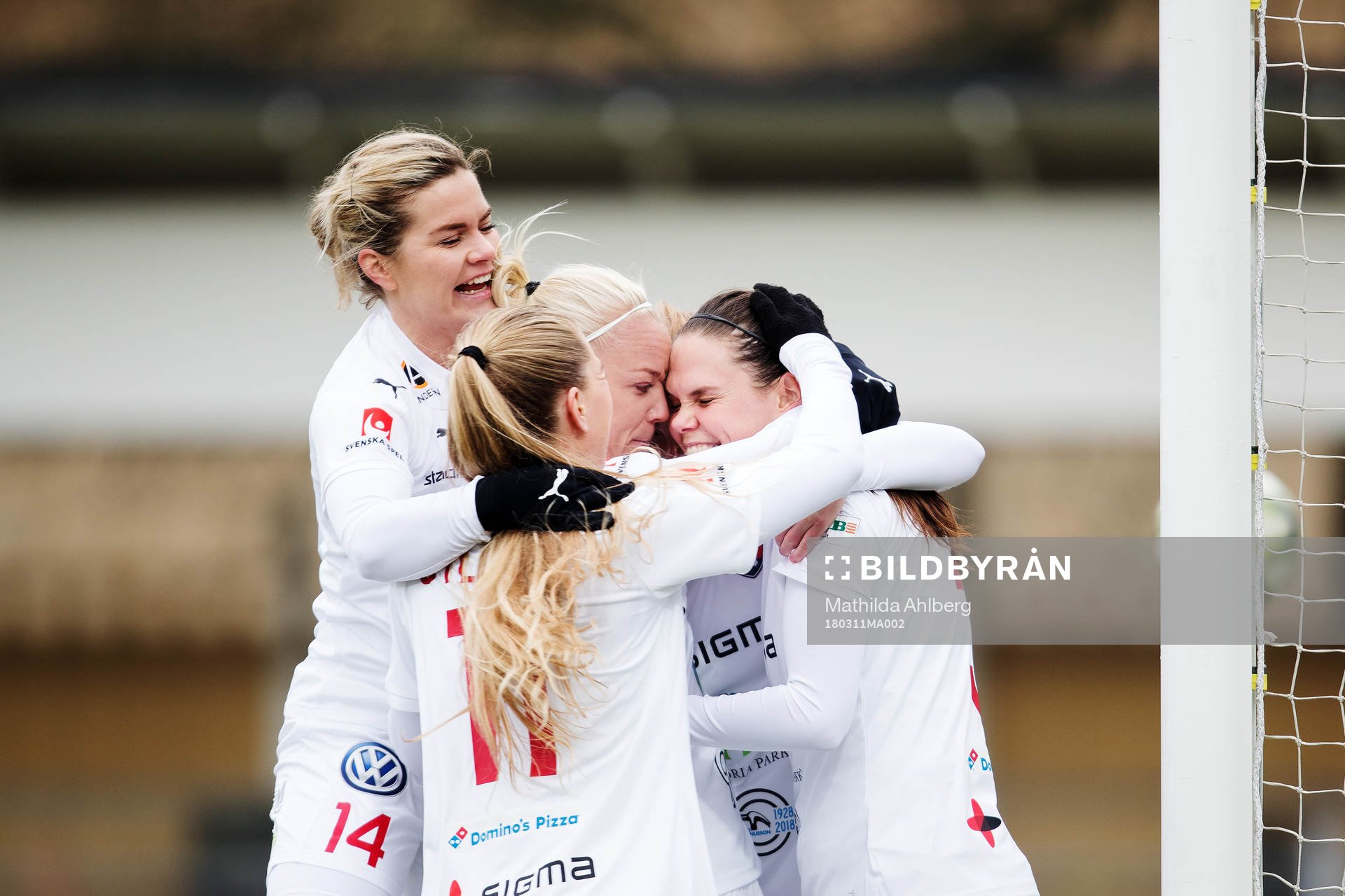 Rosengårds Simone Boye Sørensen jublar med Hanna Folkesson, Caroline Seger och Lisa-Marie Utland efter att hon gjort 1-0-målet under fotbollsmatchen i Svenska cupen mellan Rosengård och Kristianstad den 11 mars 2018 i Malmö.