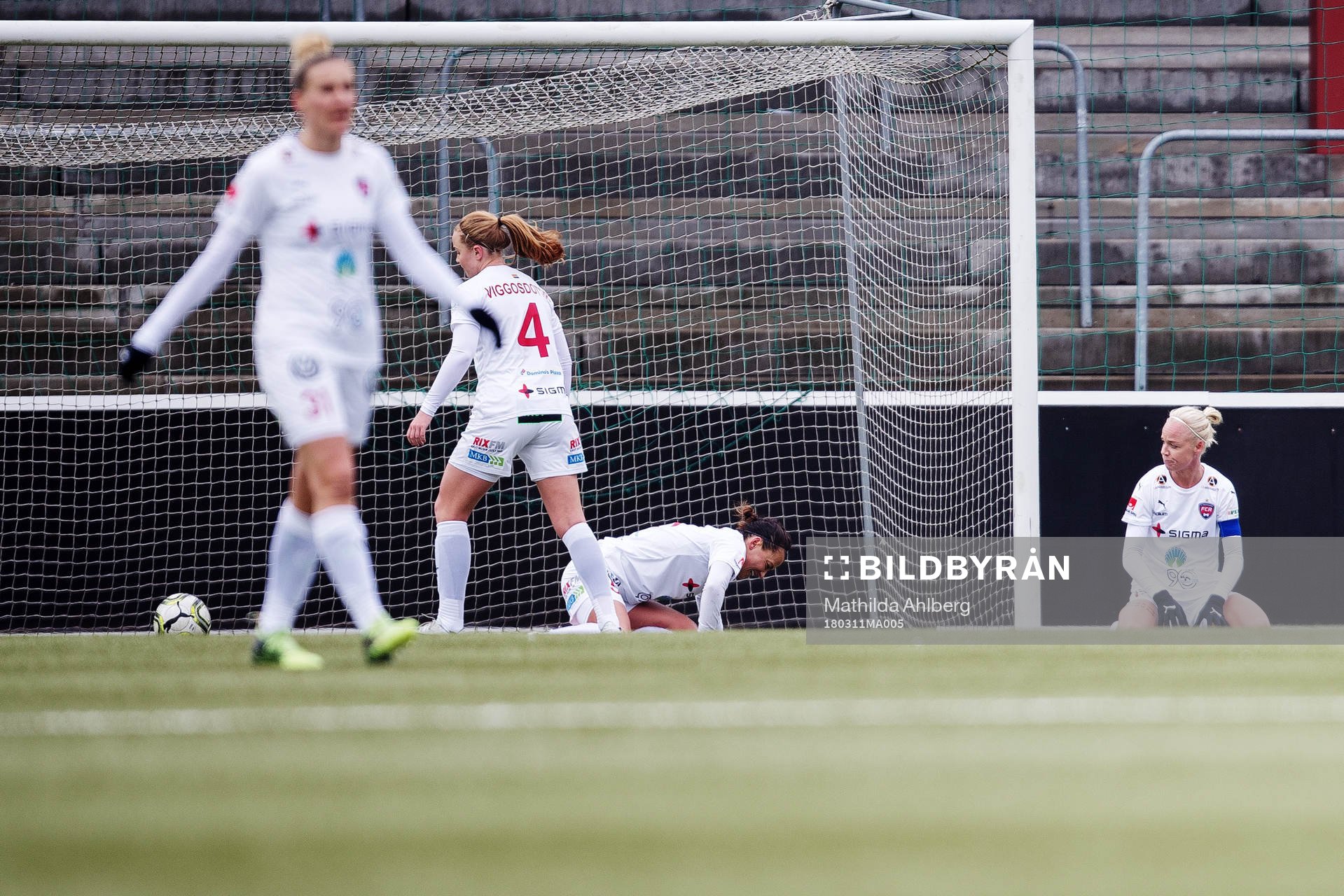 Rosengårds Glodis Perla Viggosdottir och Caroline Seger