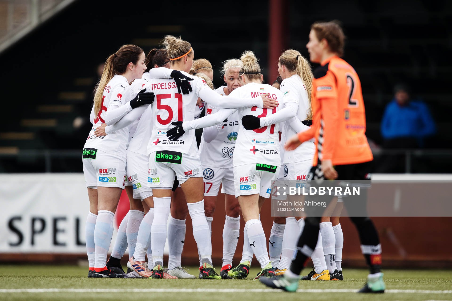 Rosengårds Anja Mittag jublar med lagkamrater efter att hon gjort 2-1-målet under fotbollsmatchen i Svenska cupen mellan Rosengård och Kristianstad den 11 mars 2018 i Malmö.