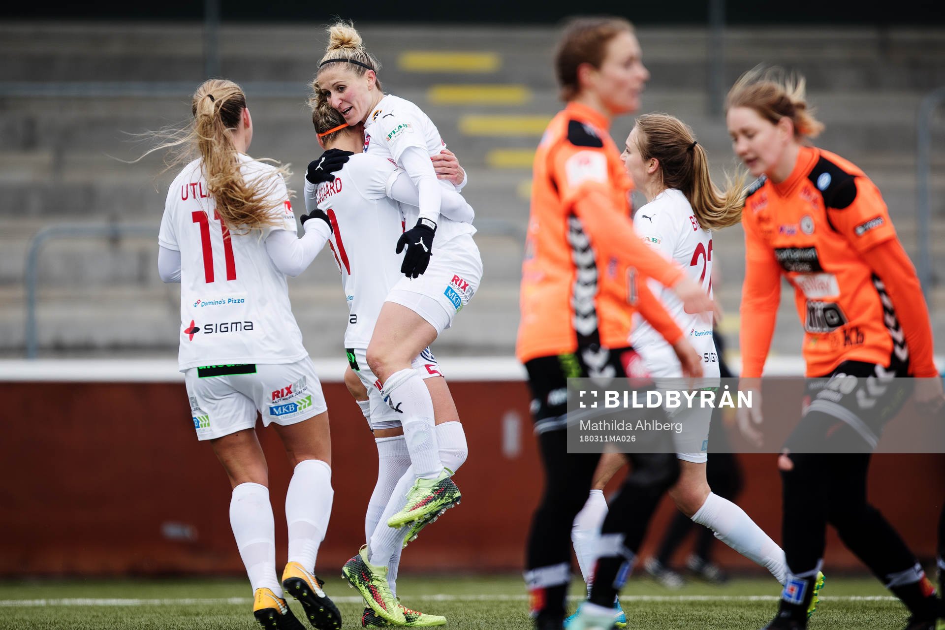 Rosengårds Anja Mittag jublar med målskytten till 3-2 Sanne Troelsgaard Nielsen under fotbollsmatchen i Svenska cupen mellan Rosengård och Kristianstad den 11 mars 2018 i Malmö.