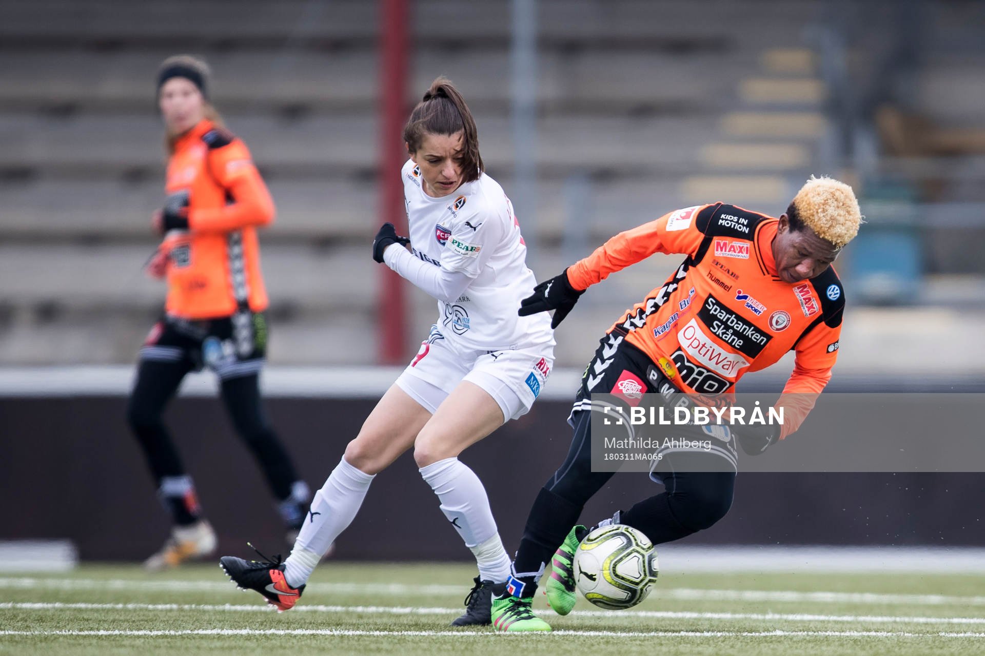 Rosengårds Iva Landeka och Kristianstads Rita Chikwelu