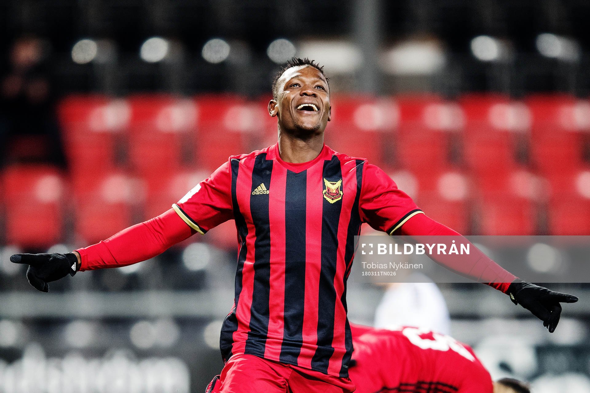 i180311 Östersunds Alhaji Gero jublar