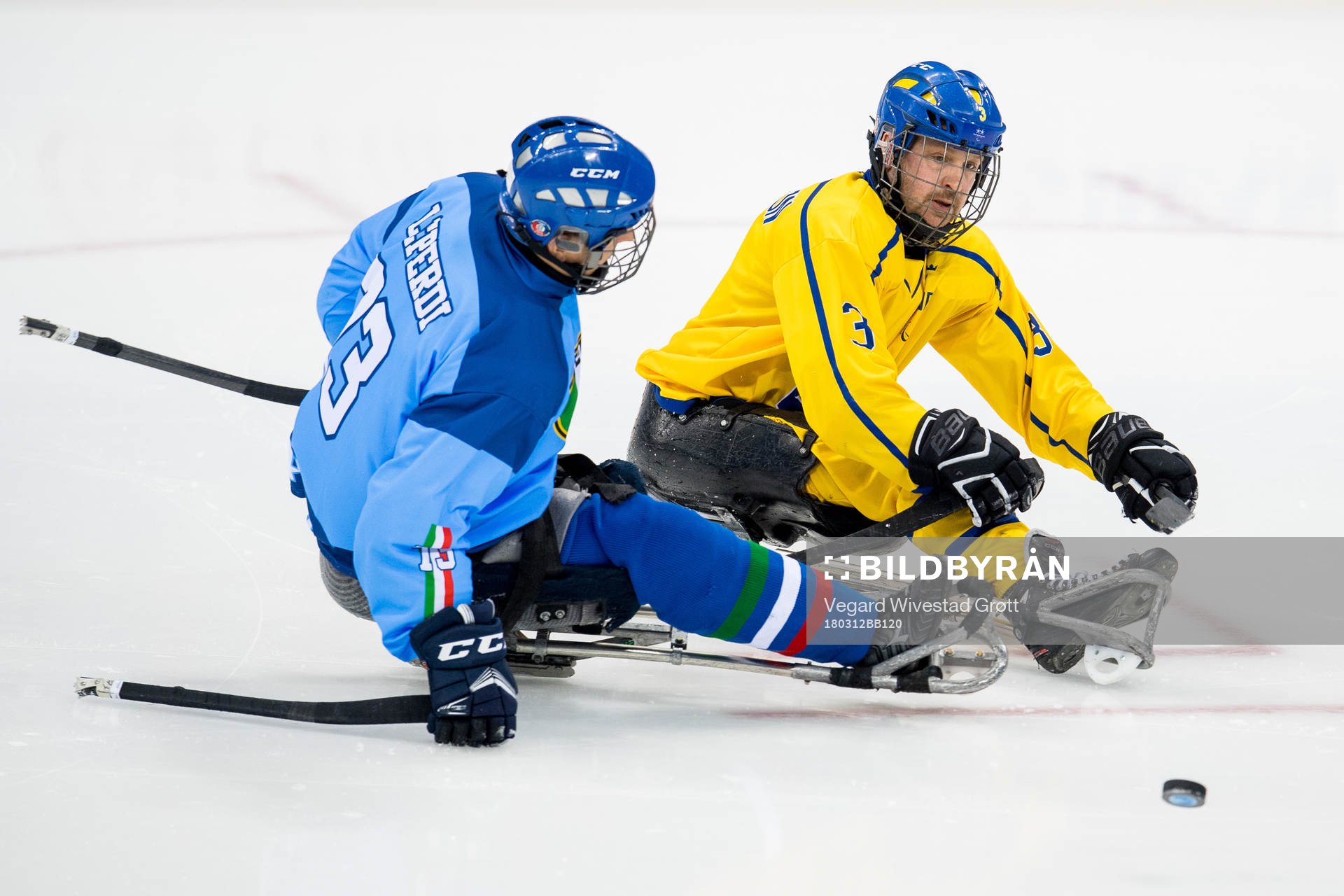 Greg Leperdi of Italy and Niklas Ingvarsson of Sweden