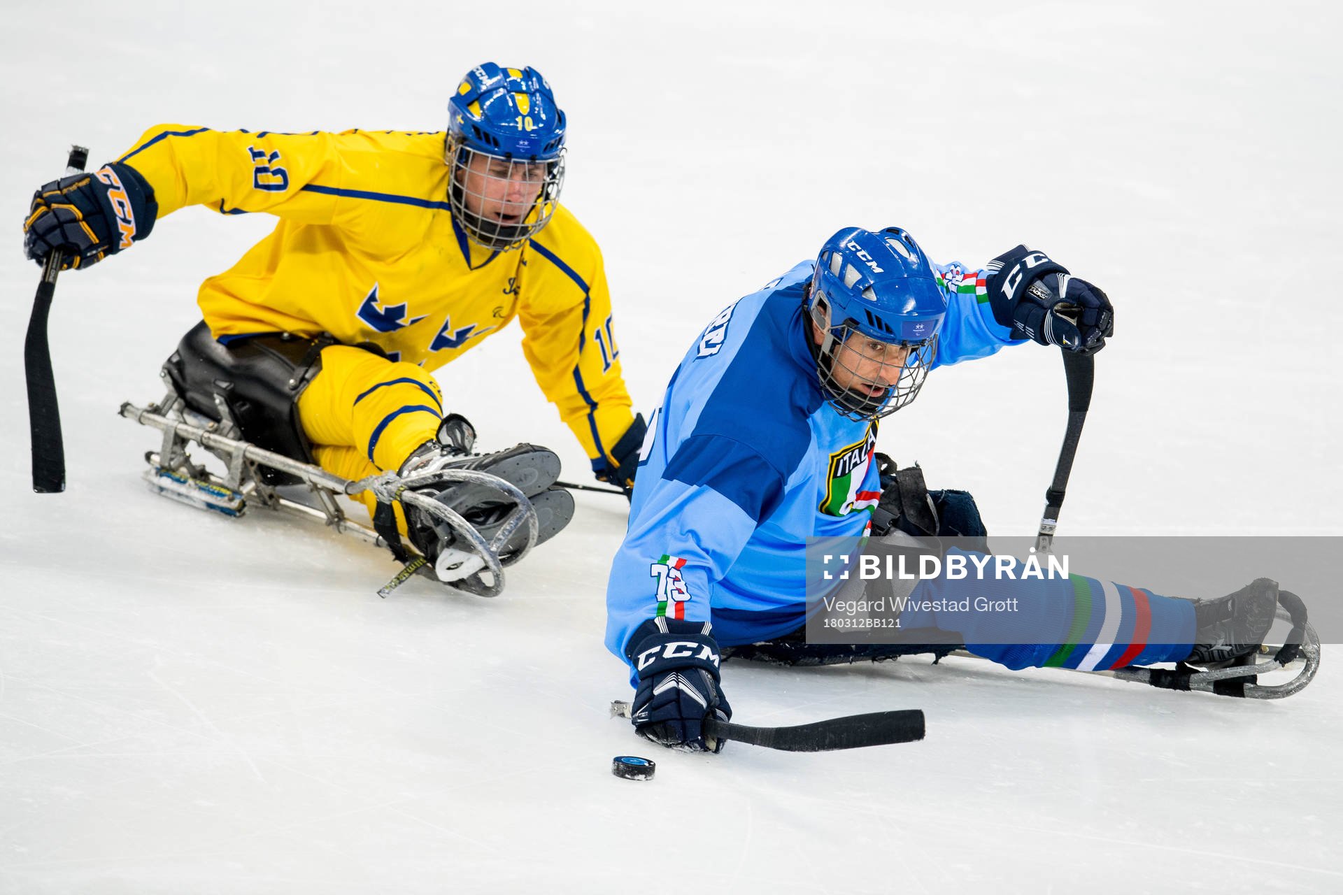 Robin Meng of Sweden and Greg Leperdi of Italy