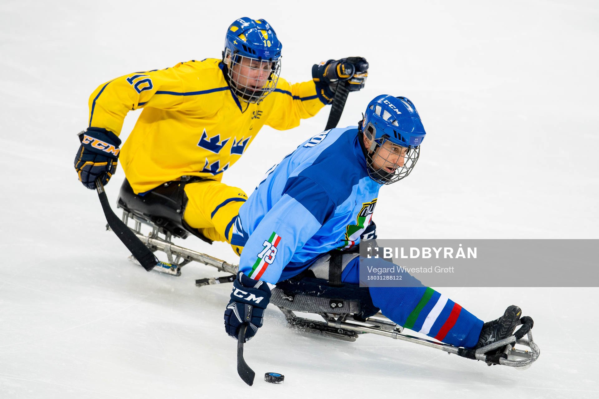 Robin Meng of Sweden and Greg Leperdi of Italy