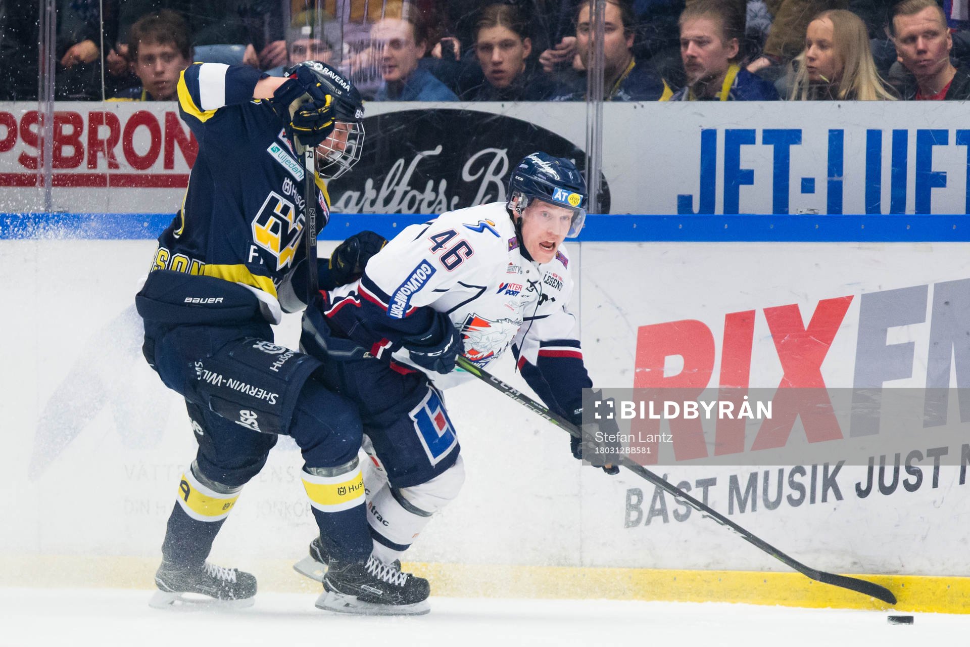 s David Gustafsson mot Linköpings Mathis Olimb