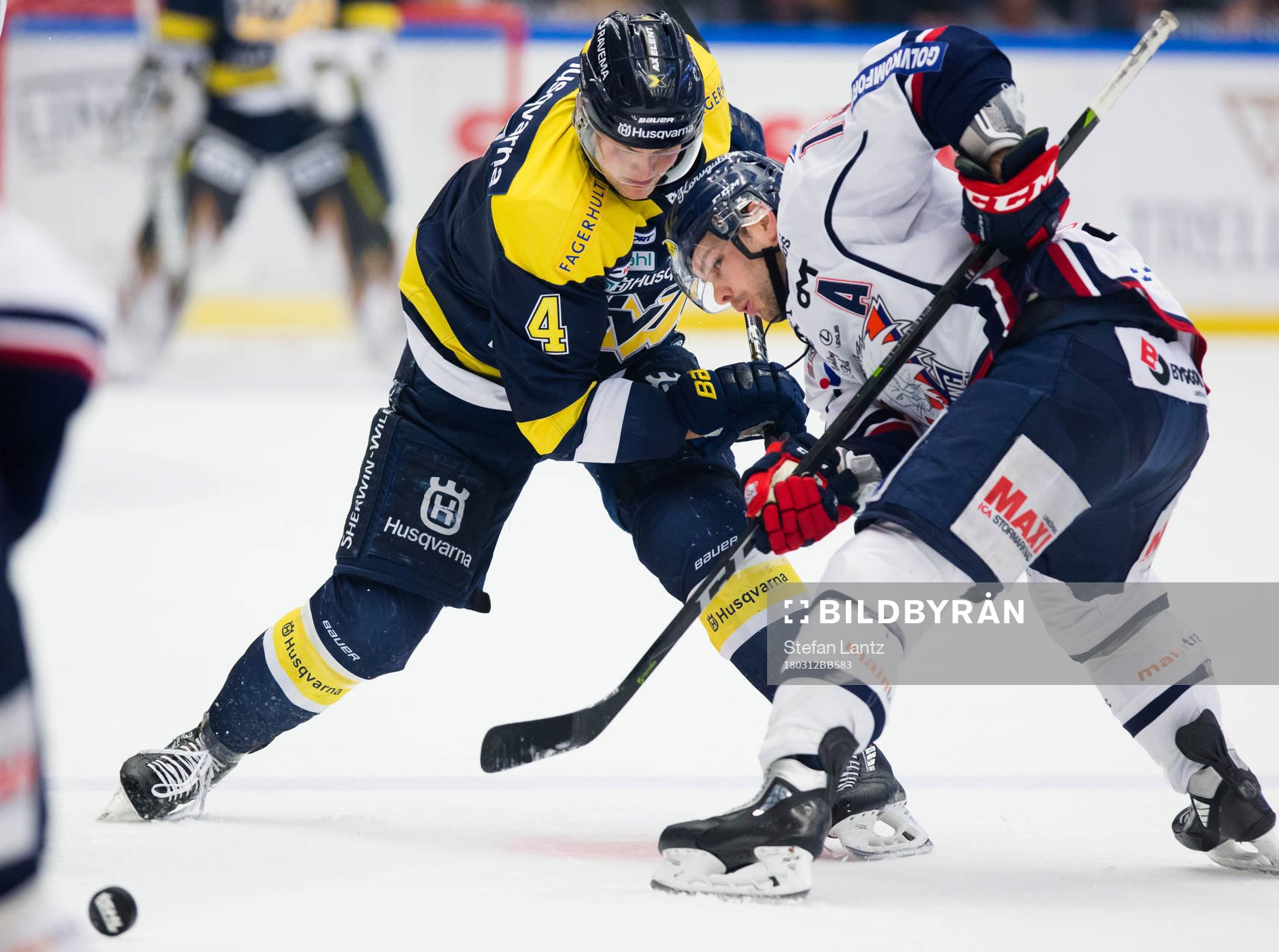s Max Wärn mot Linköpings Andrew Gordon
