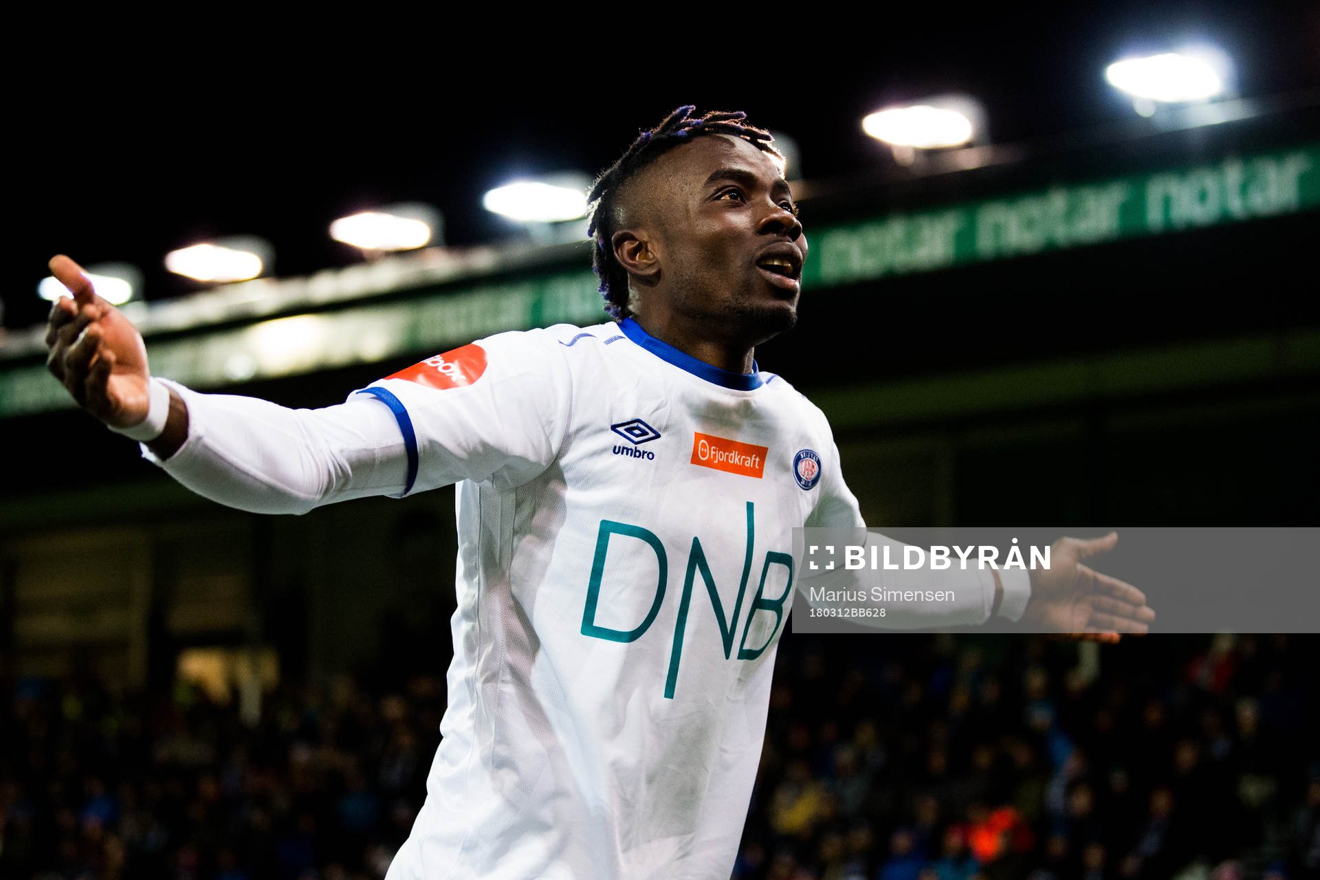 Sam Johnson of Vålerenga celebrates 1-0