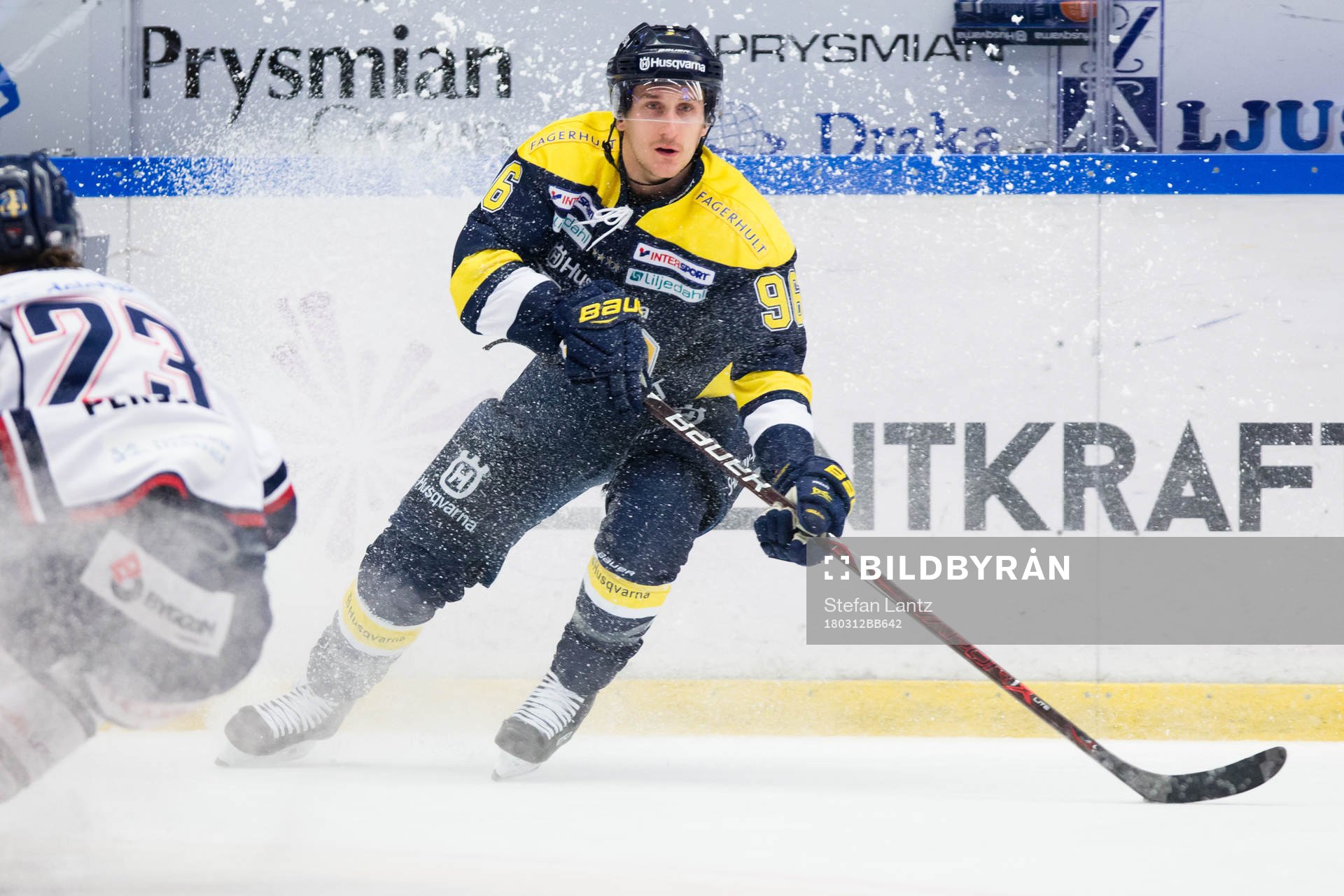 s Bill Sweatt med pucken