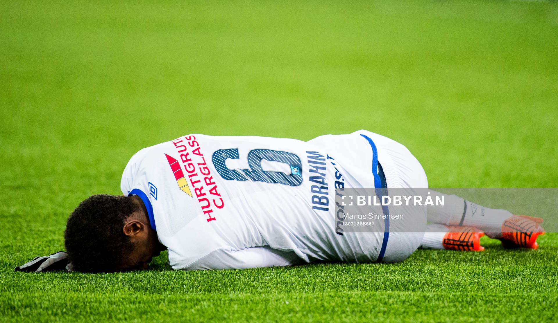 Abdisalam Ibrahim of Vålerenga with an injury