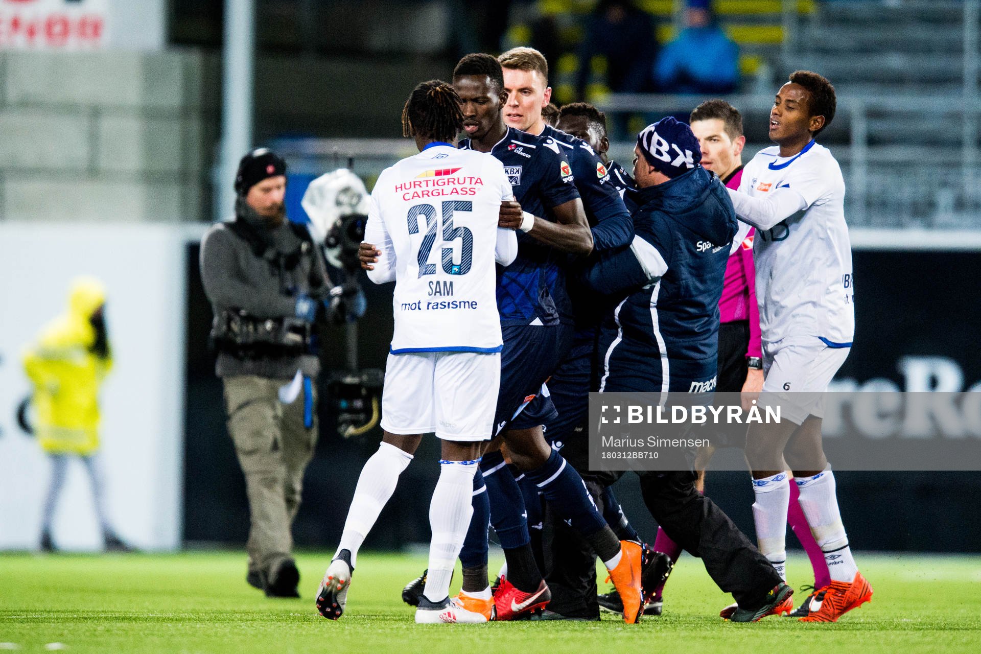 Players are arguing