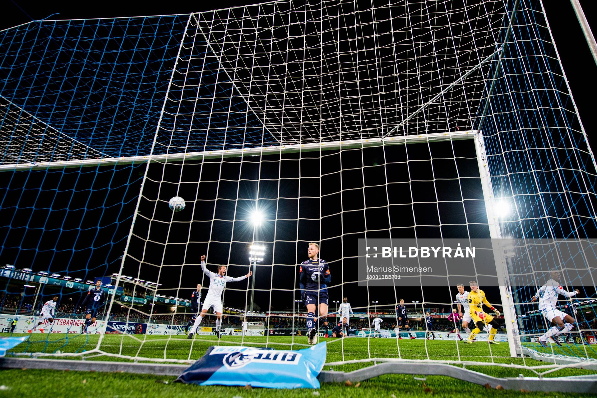 Sam Johnson of Vålerenga scores 1-0