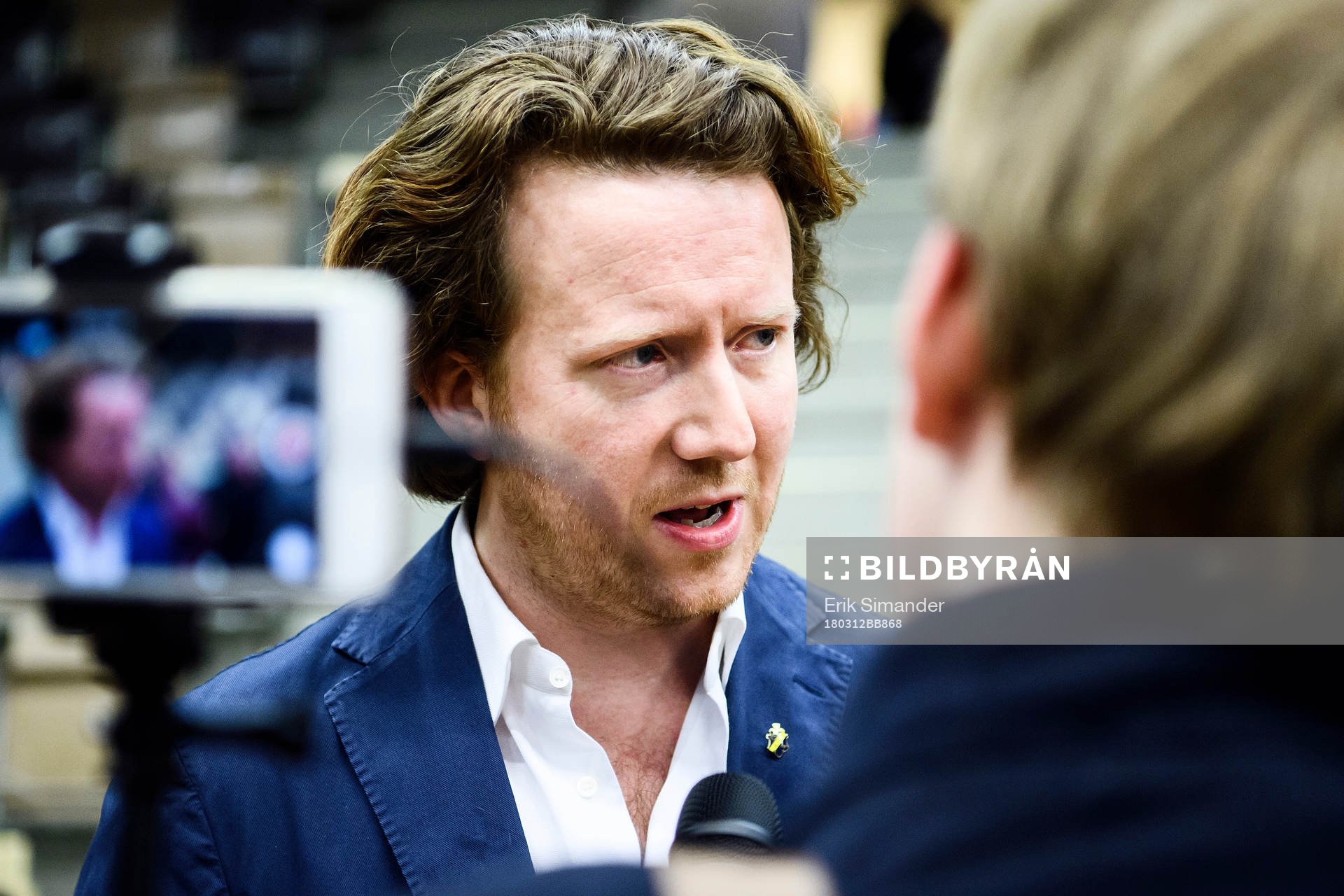 Eric Ljunggren intervjuas efter att ha blivit vald till ny ordförande under AIK Fotbolls årsmöte i Solnahallen den 12 mars 2018 i Stockholm.