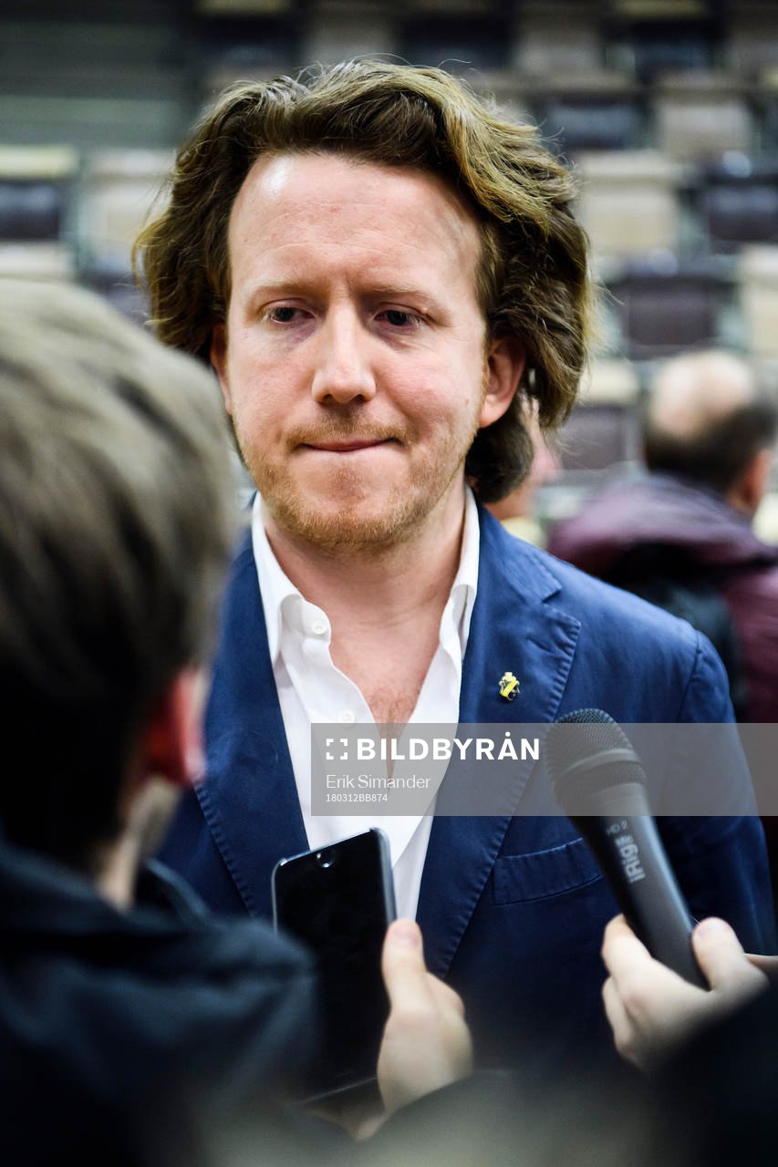 Eric Ljunggren intervjuas efter att ha blivit vald till ny ordförande under AIK Fotbolls årsmöte i Solnahallen den 12 mars 2018 i Stockholm.
