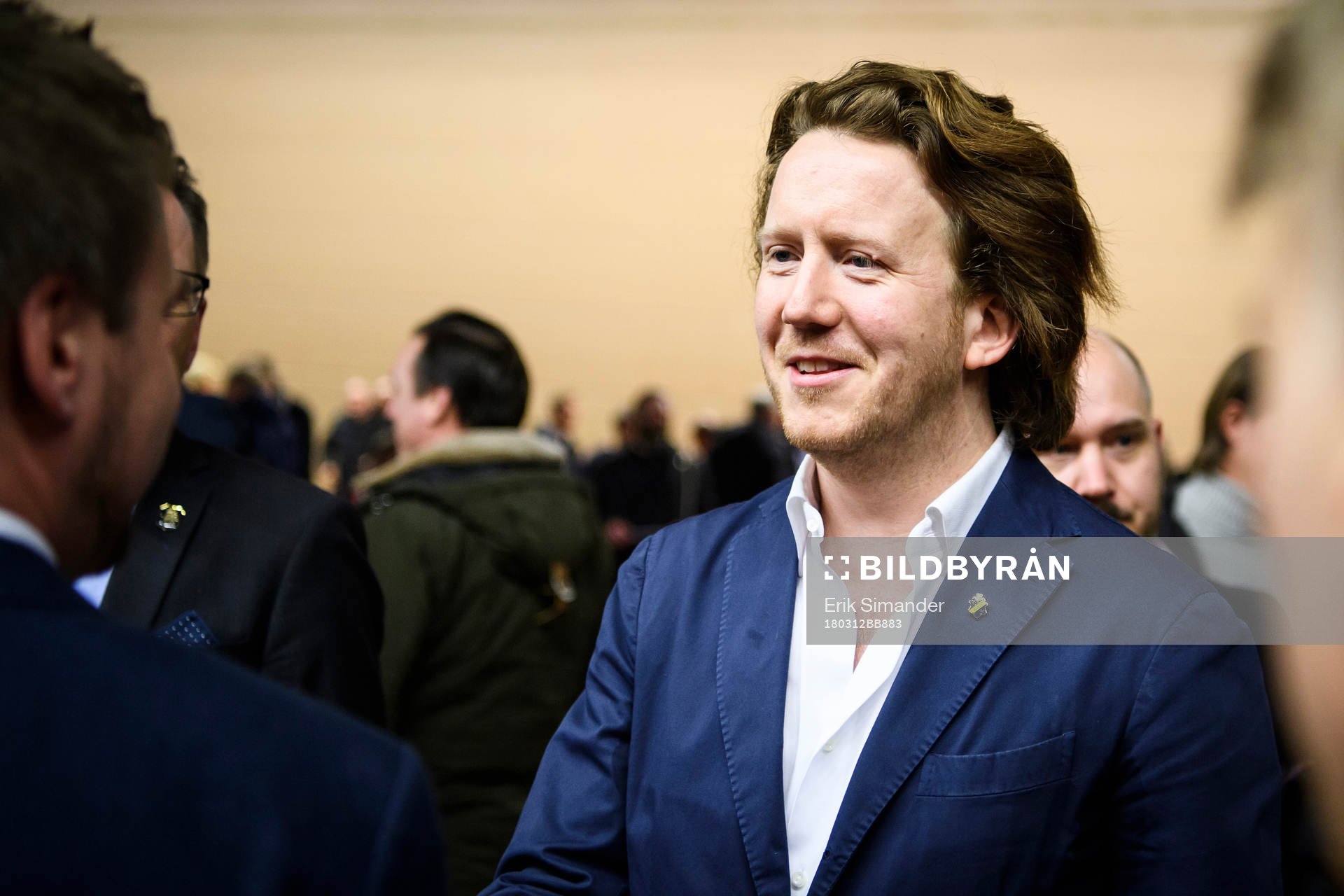 Eric Ljunggren gratuleras