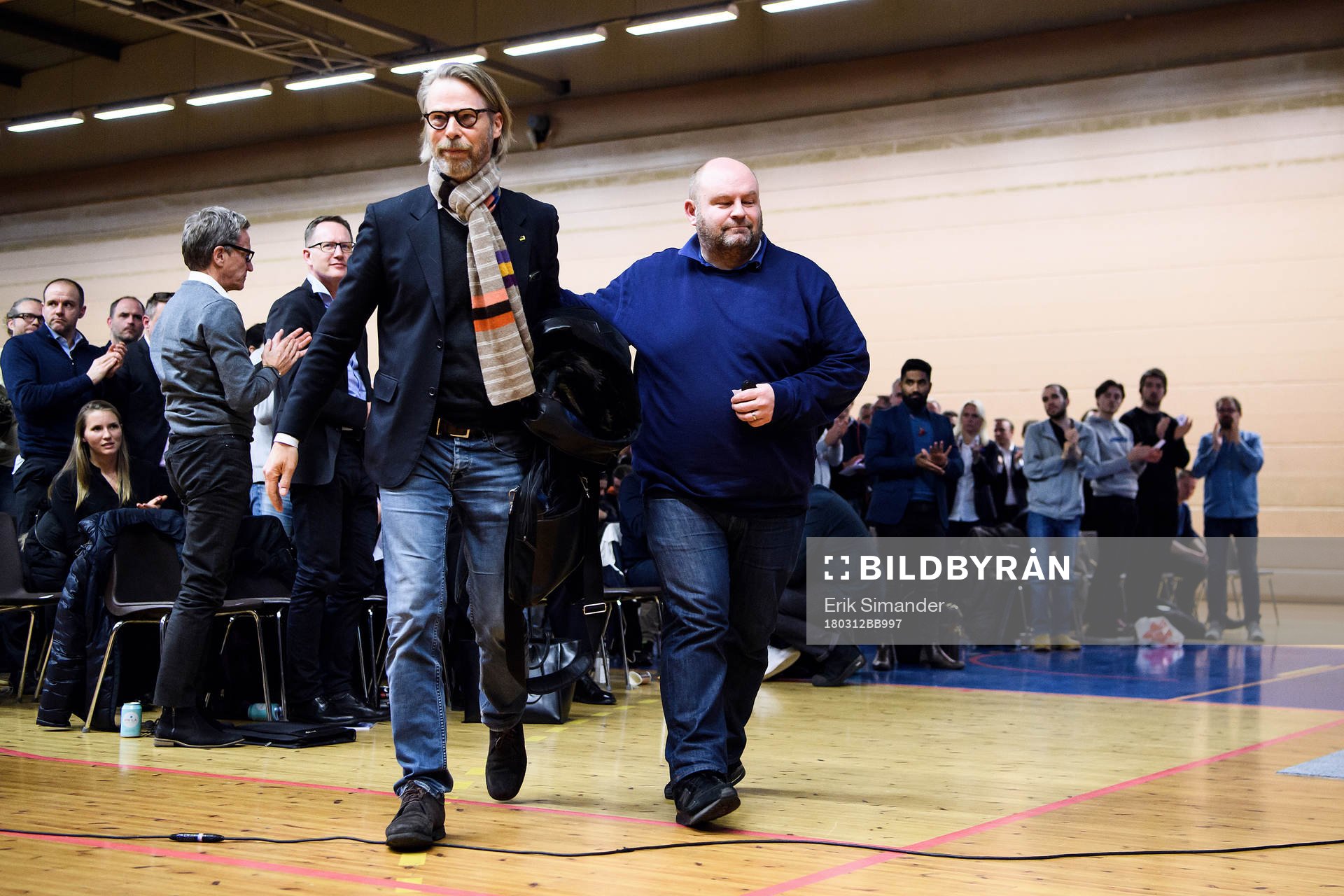 Per Bystedt lämnar lokalen