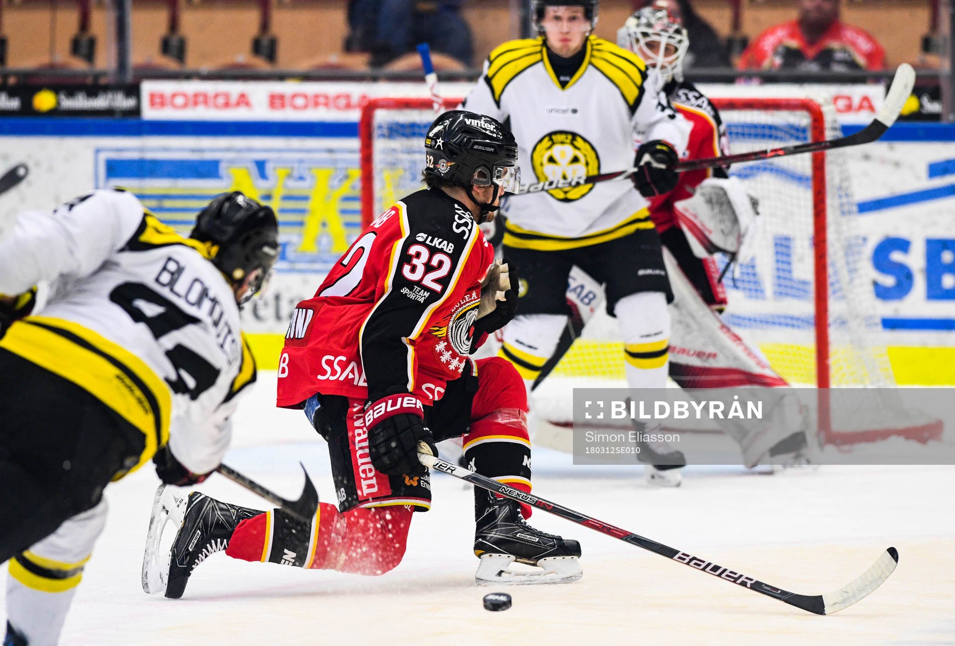 Luleås Oscar Engsund täcker skott från Brynäs Jacob
