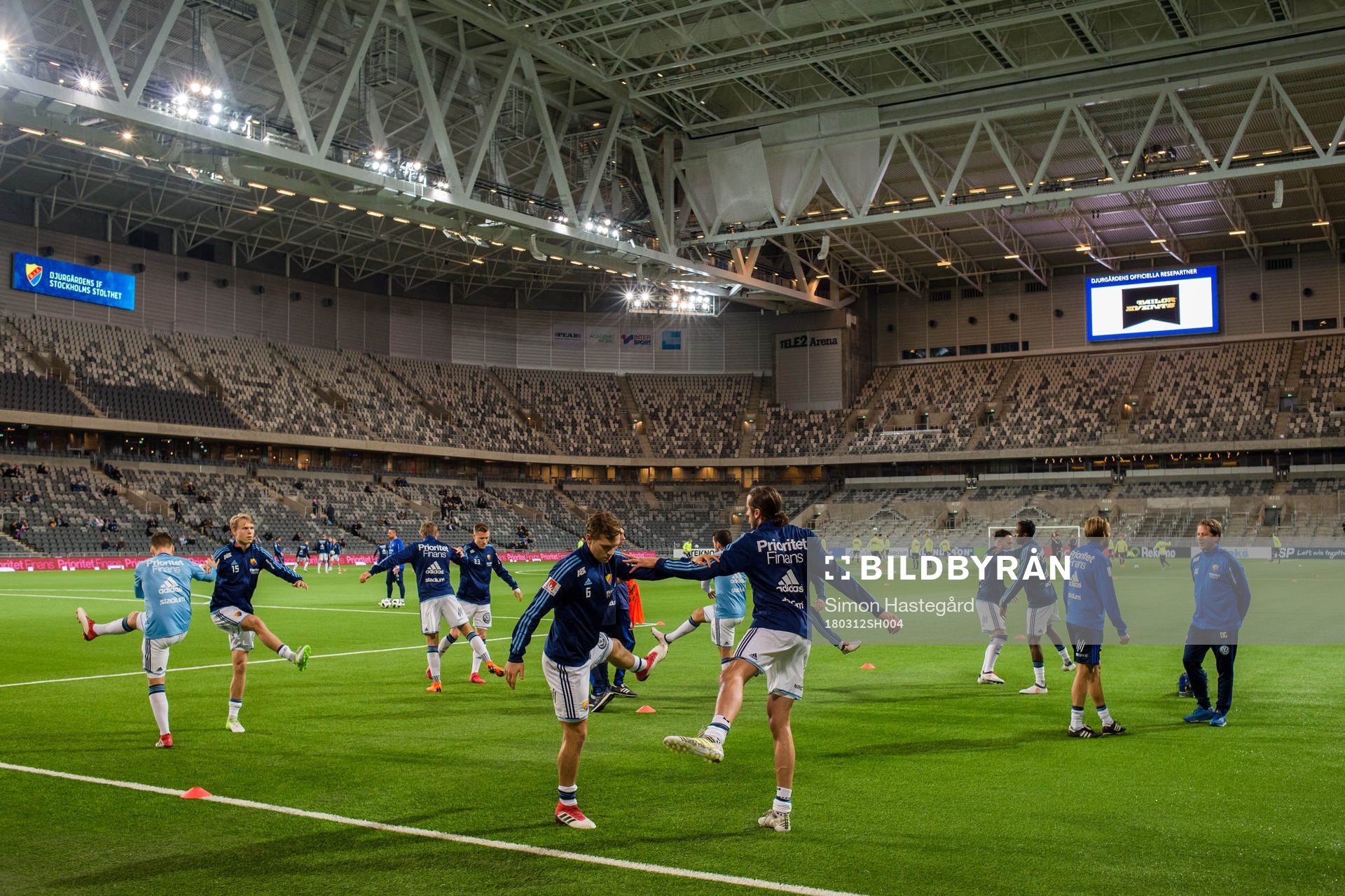 Djurgårdens spelare värmer upp före kvartsfinalen i