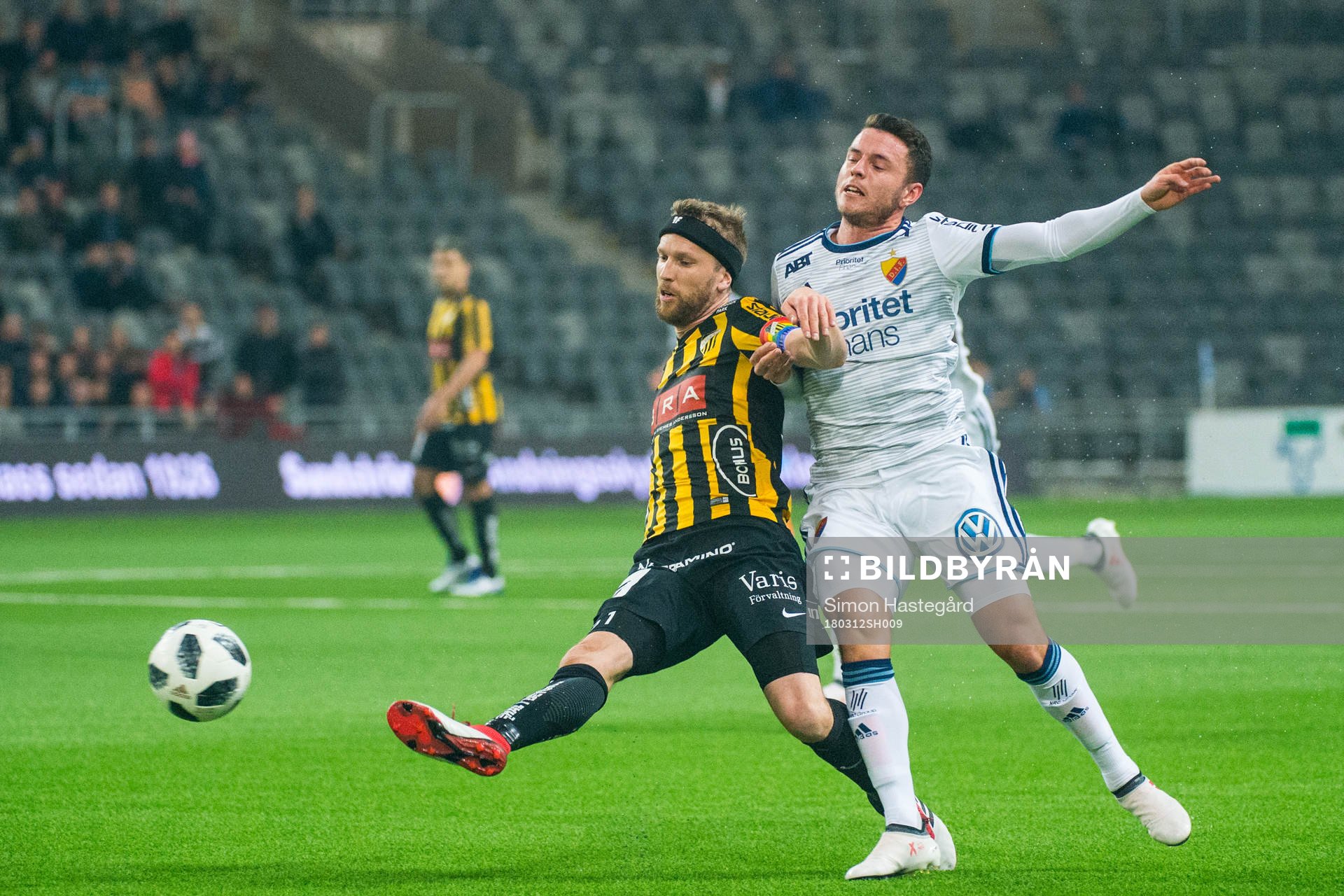 Häckens Rasmus Lindgren och Djurgårdens Kerim Mrabti