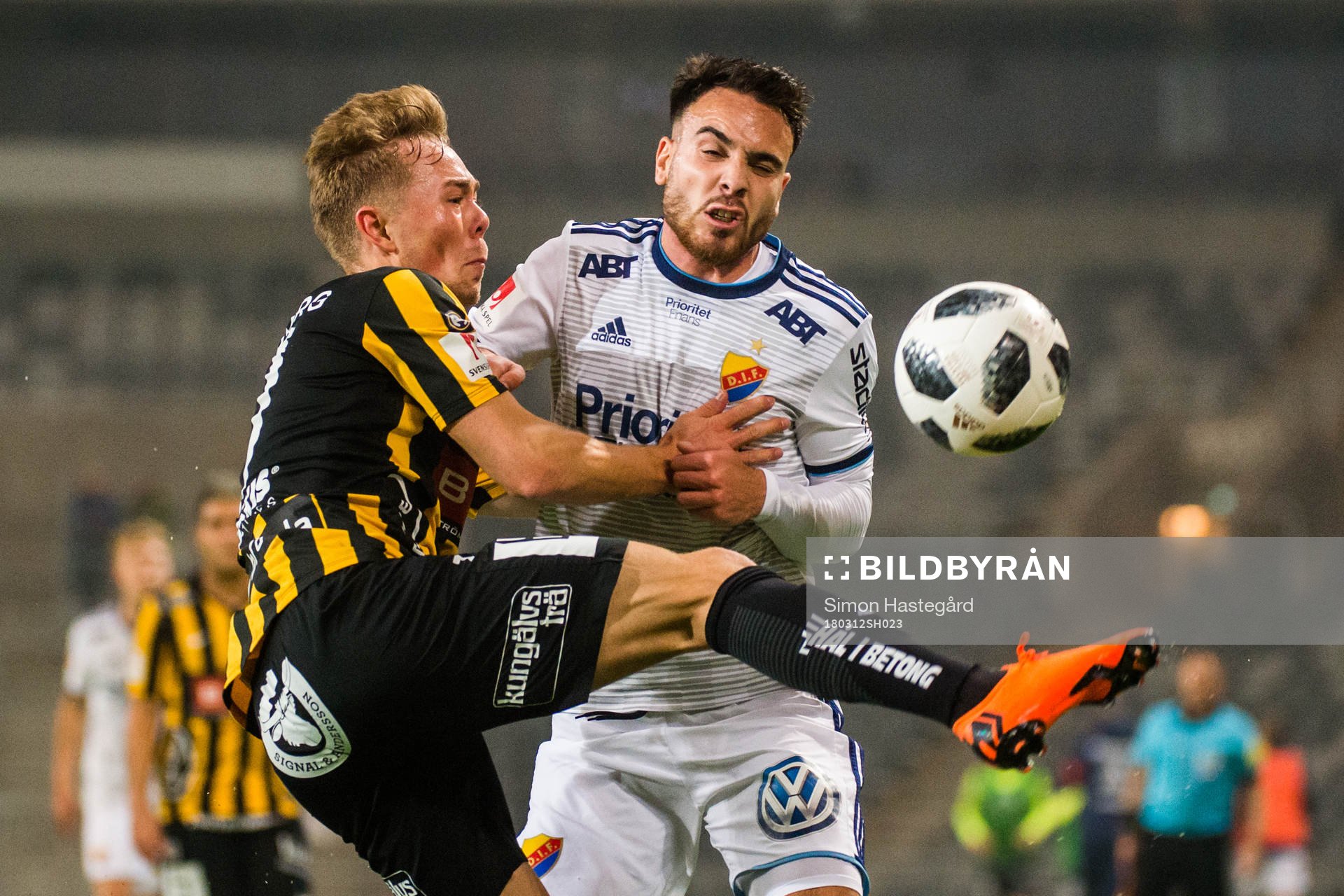 Häckens Joel Andersson och Djurgårdens Dzenis Kozica
