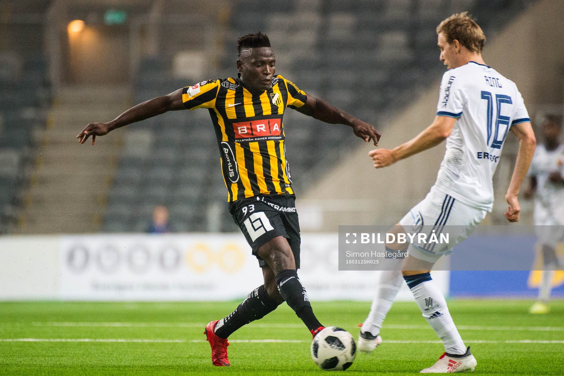 Häckens Alhassan Kamara och Djurgårdens Jonathan Ring